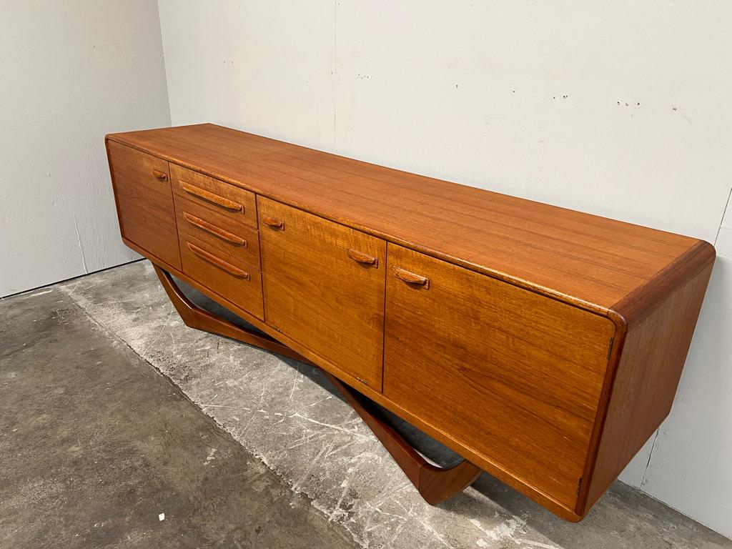 XX secolo Credenza in teak di Beithcraft Val Rossi, metà del secolo scorso, Regno Unito, fine anni '60 in vendita