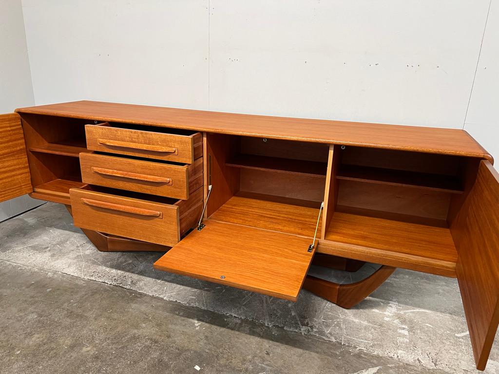 Credenza in teak di Beithcraft Val Rossi, metà del secolo scorso, Regno Unito, fine anni '60 in vendita 1