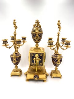 Uhrenset mit Juwelen im Sevres-Stil des 19. Jahrhunderts