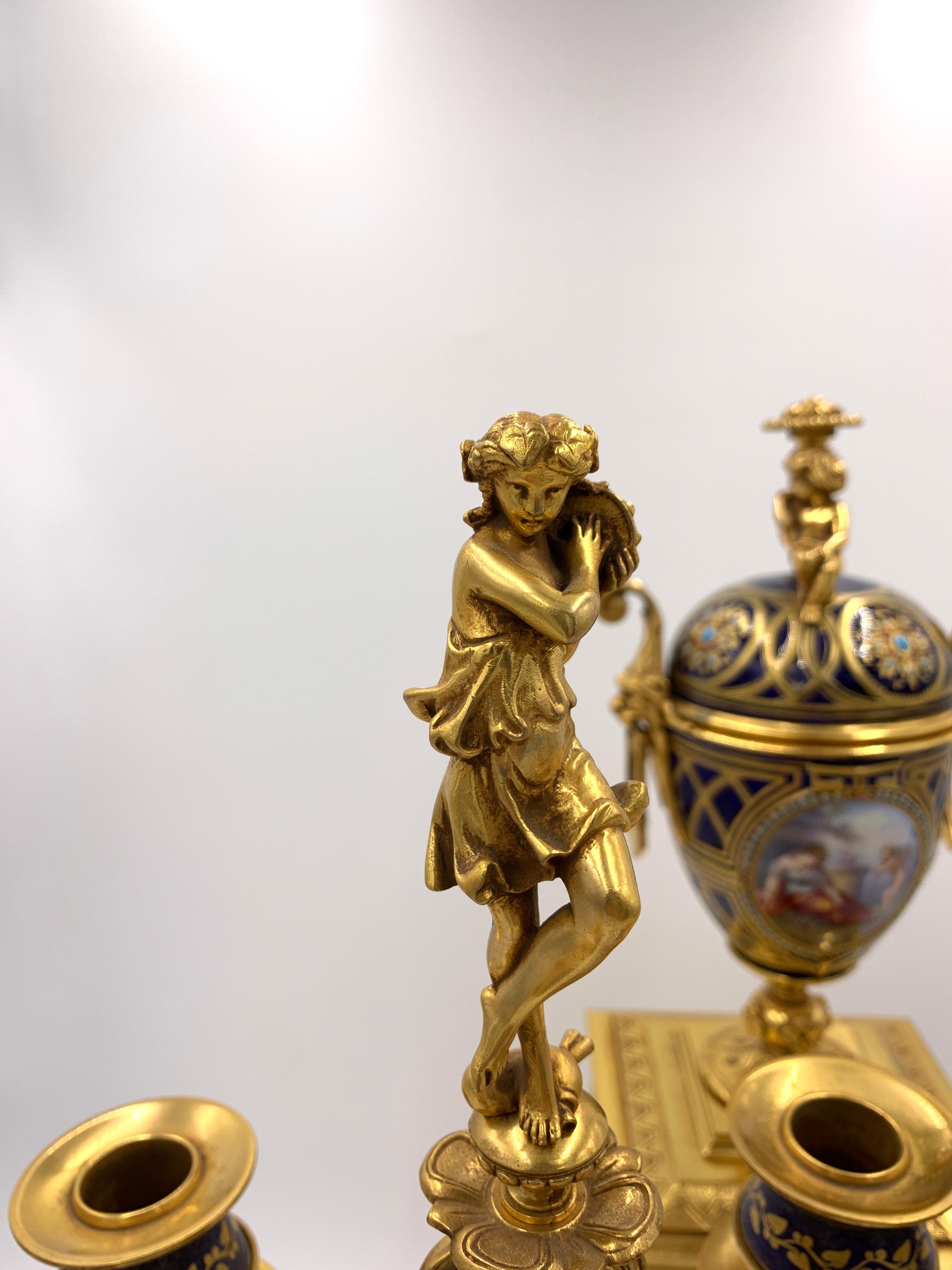 Uhrenset mit Juwelen im Sevres-Stil des 19. Jahrhunderts im Angebot 4
