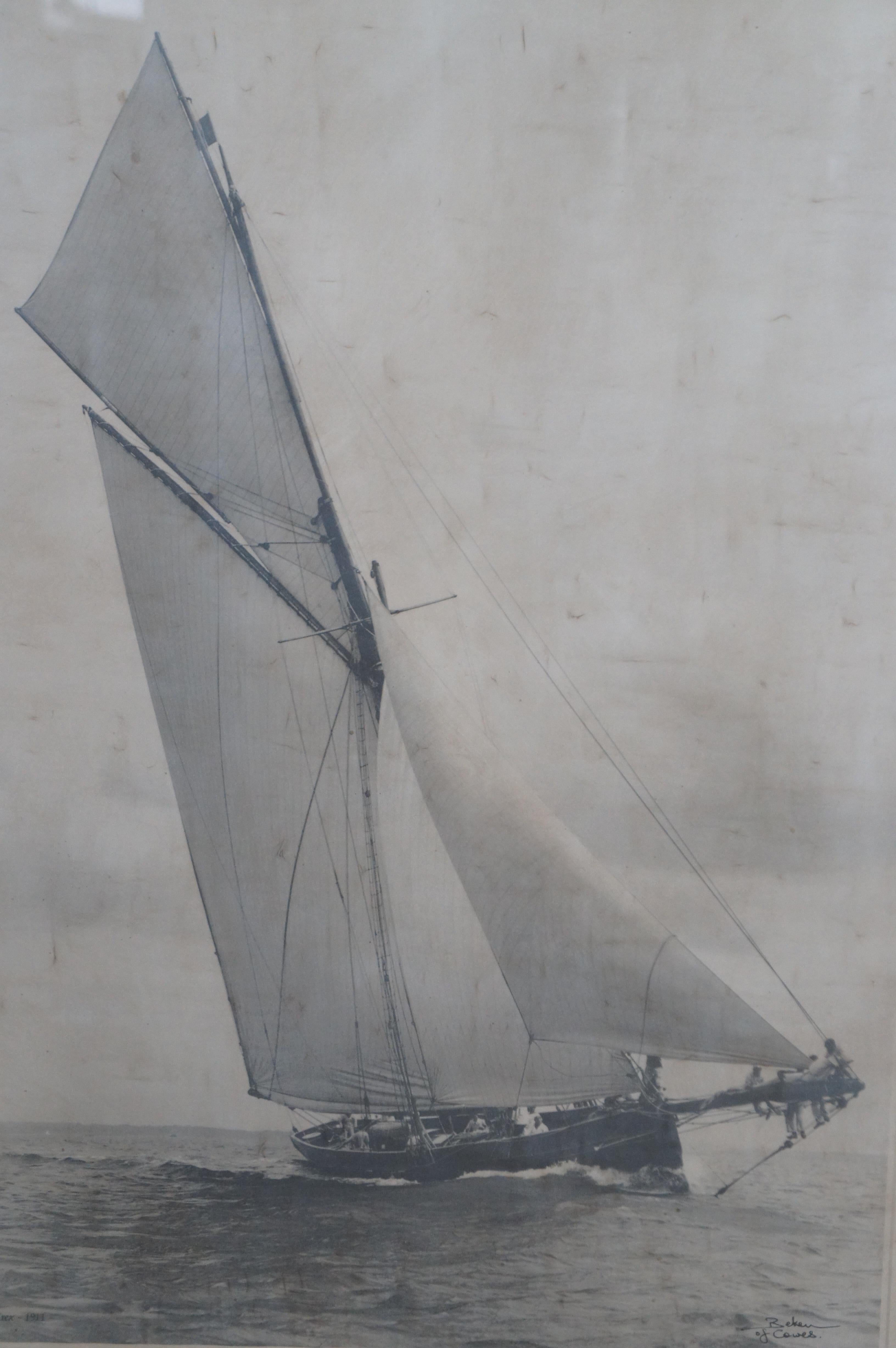 Début du 20ème siècle Beken of Cowes The Art of Sailing Irex 1911 Impression de voiliers signée et encadrée 49