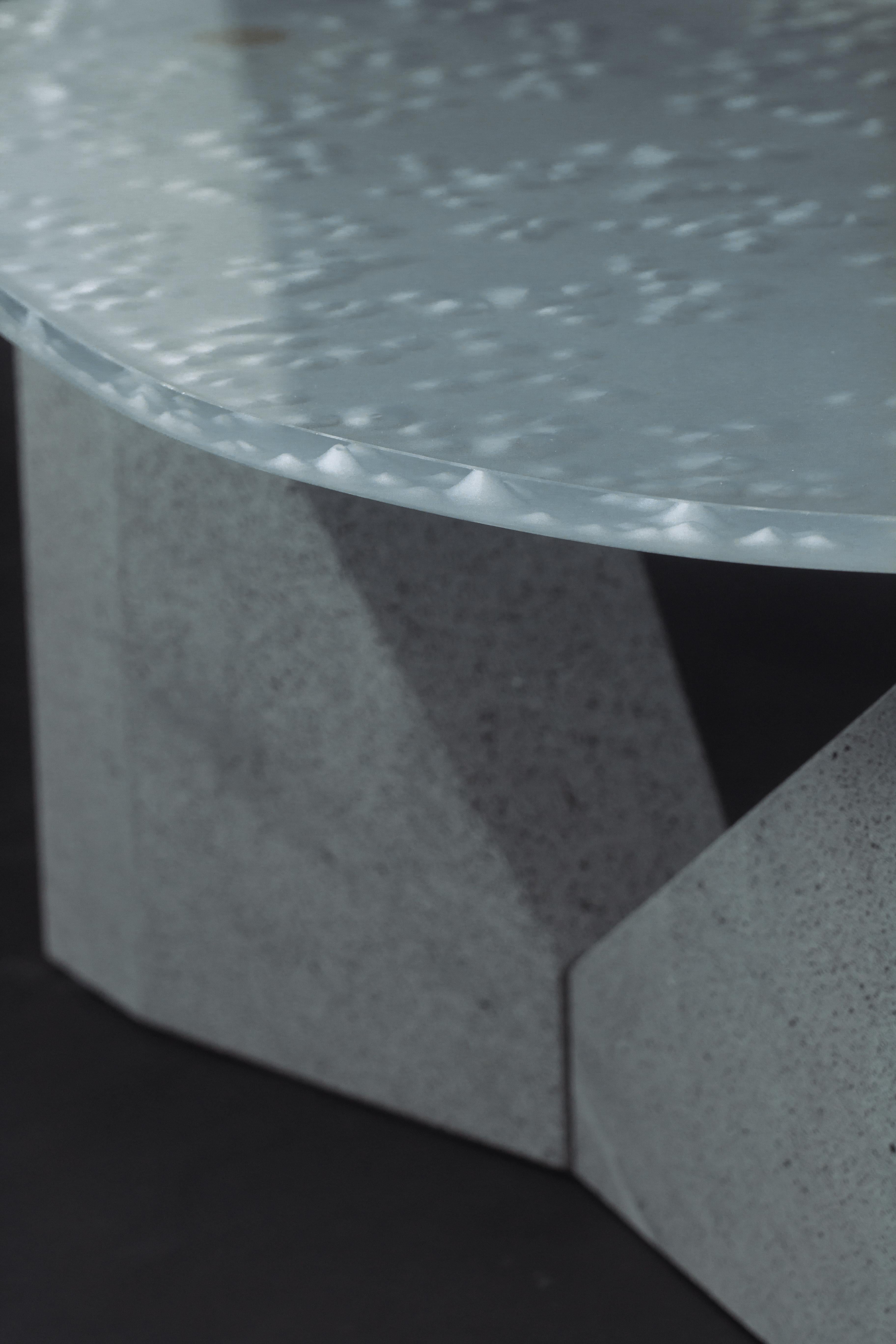 XXIe siècle et contemporain Table Bel Ava en verre et pierre de lave en vente