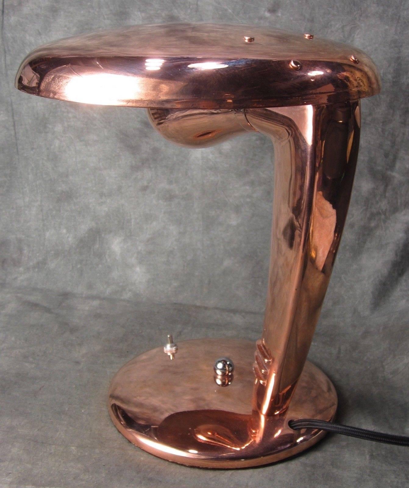 Art Deco streamline lamp, complete and restored. A favourite of mine, the famous “Cobra” lamp. Although commonly attributed to Normal Bel Geddes, J.O. Reincke is the listed designer on the patent filed with US patent office in 1946. Given this date,