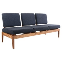 3sitzer-Sofa aus massivem Nussbaumholz im Stil von Jens Risom für Risoms Designs Inc., USA