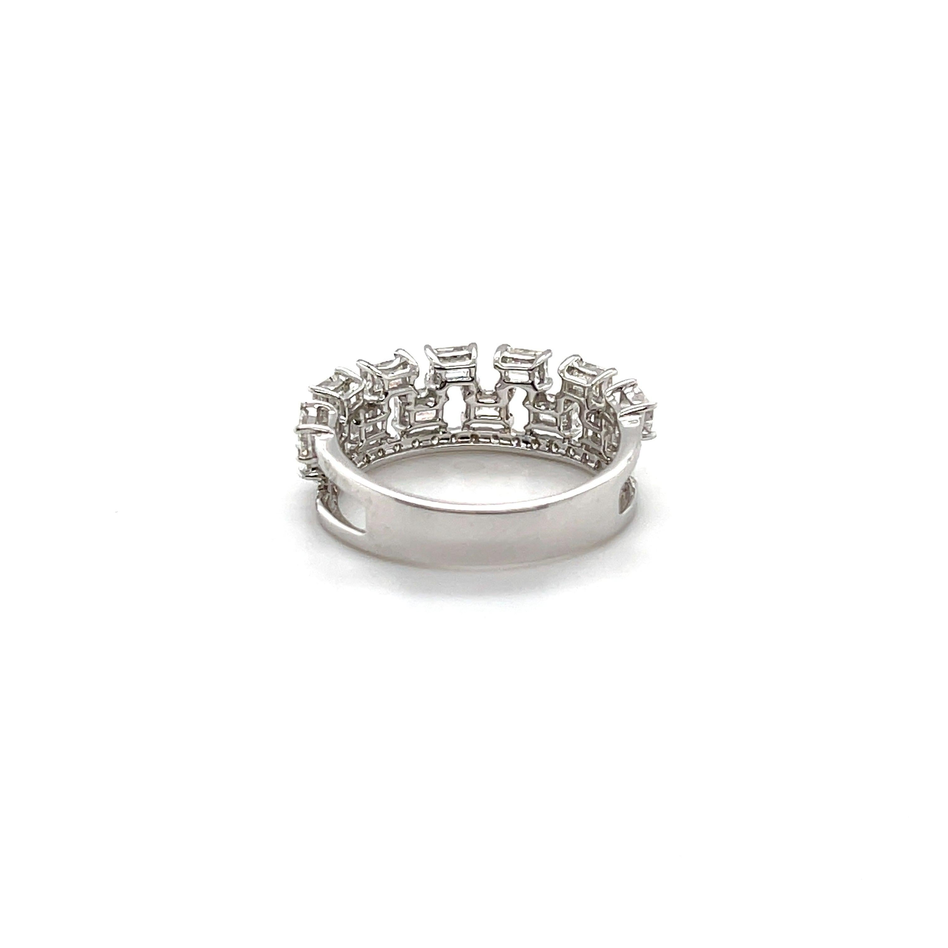 Ring 'Bela' Diamantring mit Smaragdschliff (Zeitgenössisch) im Angebot