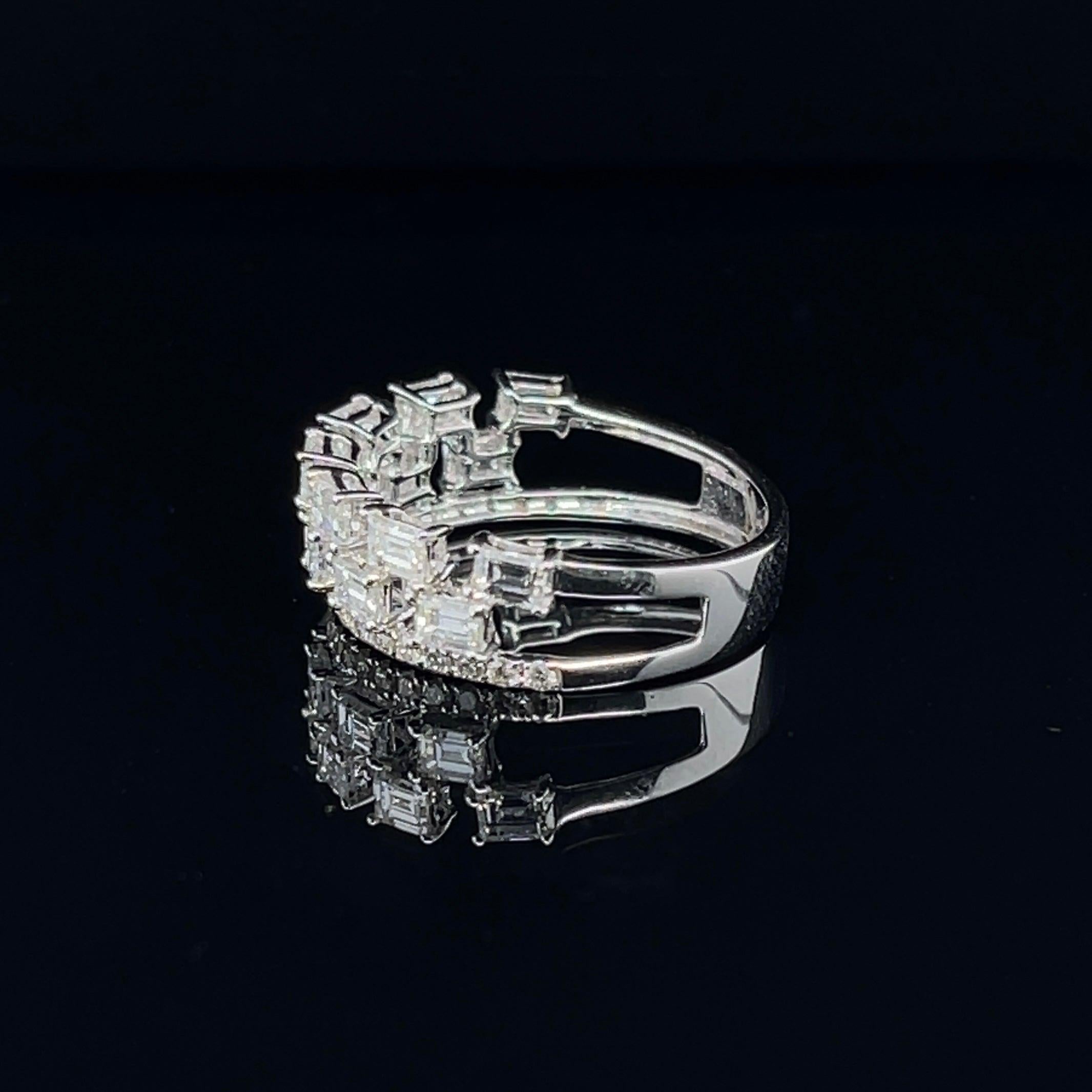 Women's or Men's 'Bela' Emerald Cut Diamond Ring For Sale