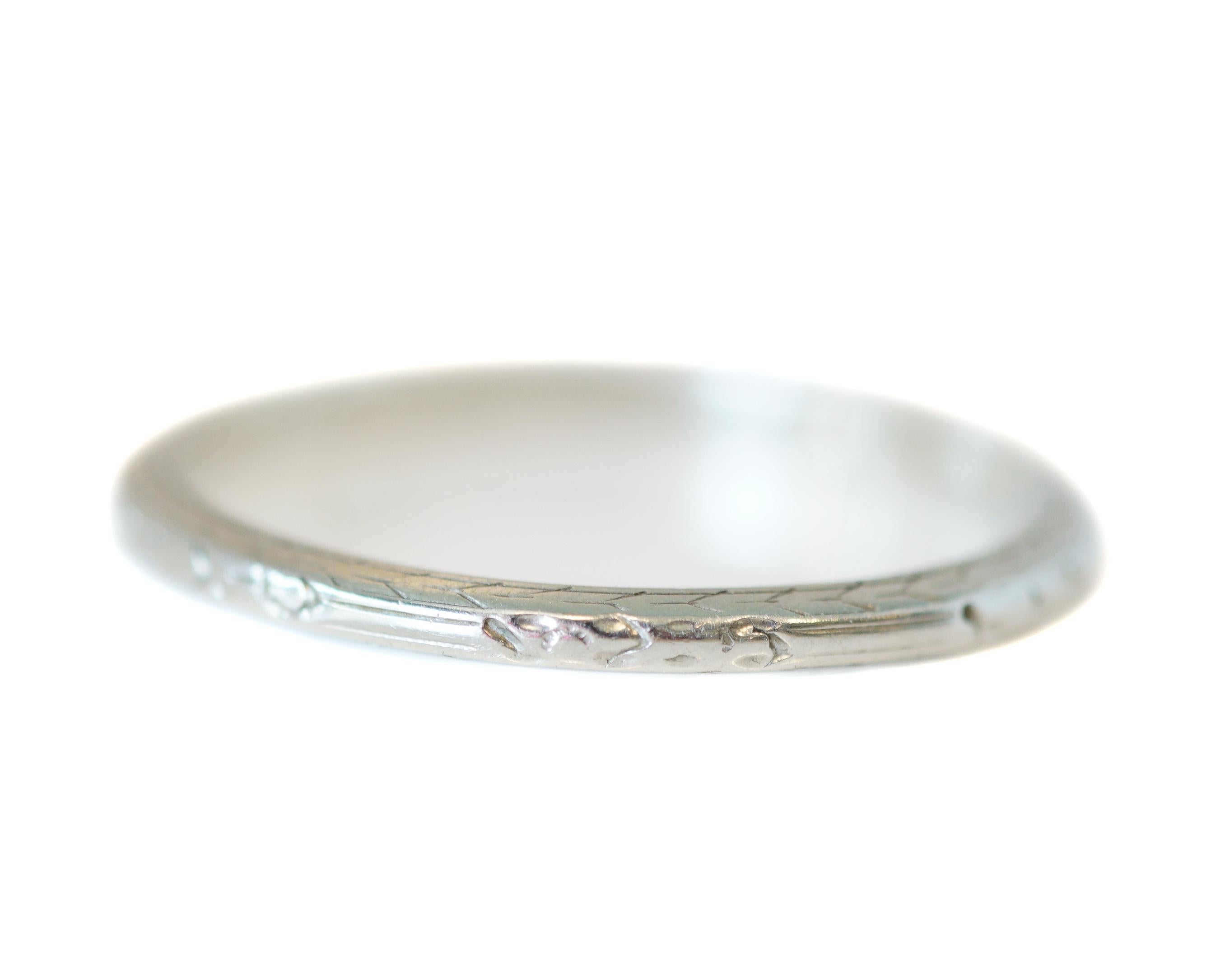 Circa 1926 Belais 18K White Gold Vintage Art Deco Etched Wedding Band -  #190072678 

Beautiful and dainty wedding band from the 1920's. This band is from the Art Deco era and features a delicate etched pattern around the band. This band is 18k