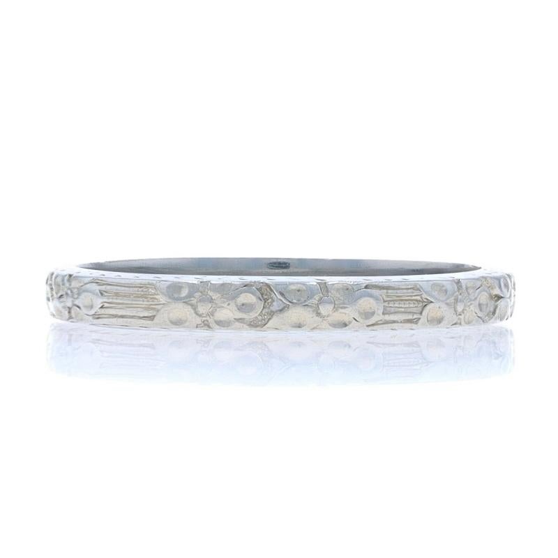 Size: 5

Brand: Belais
Era: Art Deco

Metal Content: 18k White Gold

Style: Wedding Band without Stones
Theme: Floral Stripe
Features: Etched Detailing Spanning the Entire Perimeter

Measurements

Face Height (north to south): 3/32
