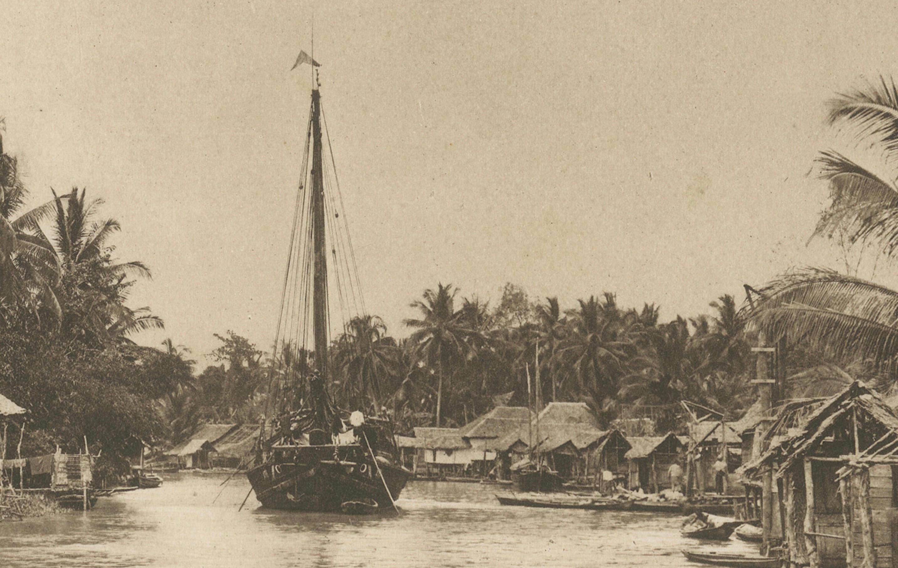 Papier Gare de Belawan et rivière Soengei Deli, Sumatra - Photo ancienne, c.1910 en vente