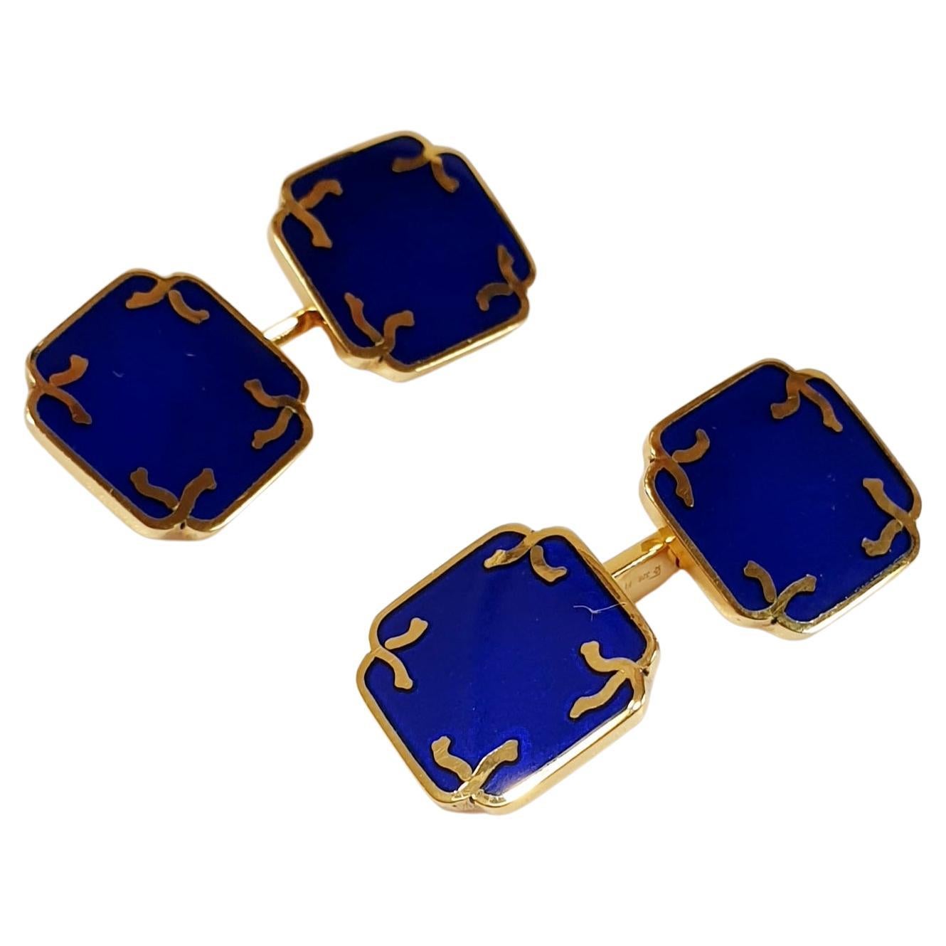 Vintage cufflinks in yellow gold and blue enamel
Cufflinks, a watch and a tie have always been distinctive signs of a true gentleman, since luxury is achieved.
The 
