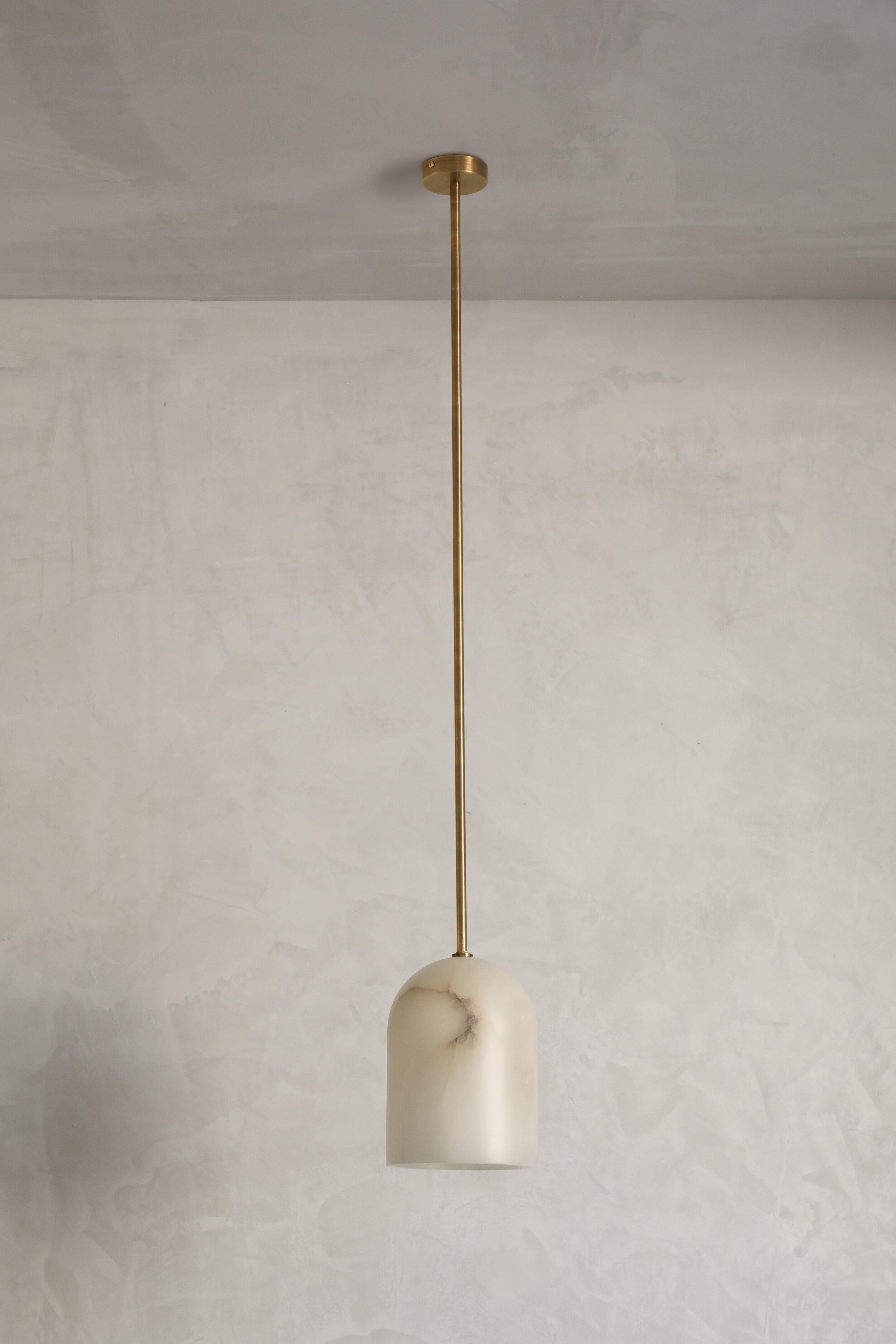 Belfry Alabaster tube 16 pendant by Contain
Dimensions: Ø 16 x H 22 cm.
Materials: brass structure and alabaster stone.

Also available in different finishes and dimensions: Ø16 cm / Ø22 cm / Ø28 cm x custom length. Please contact us.

Socket: