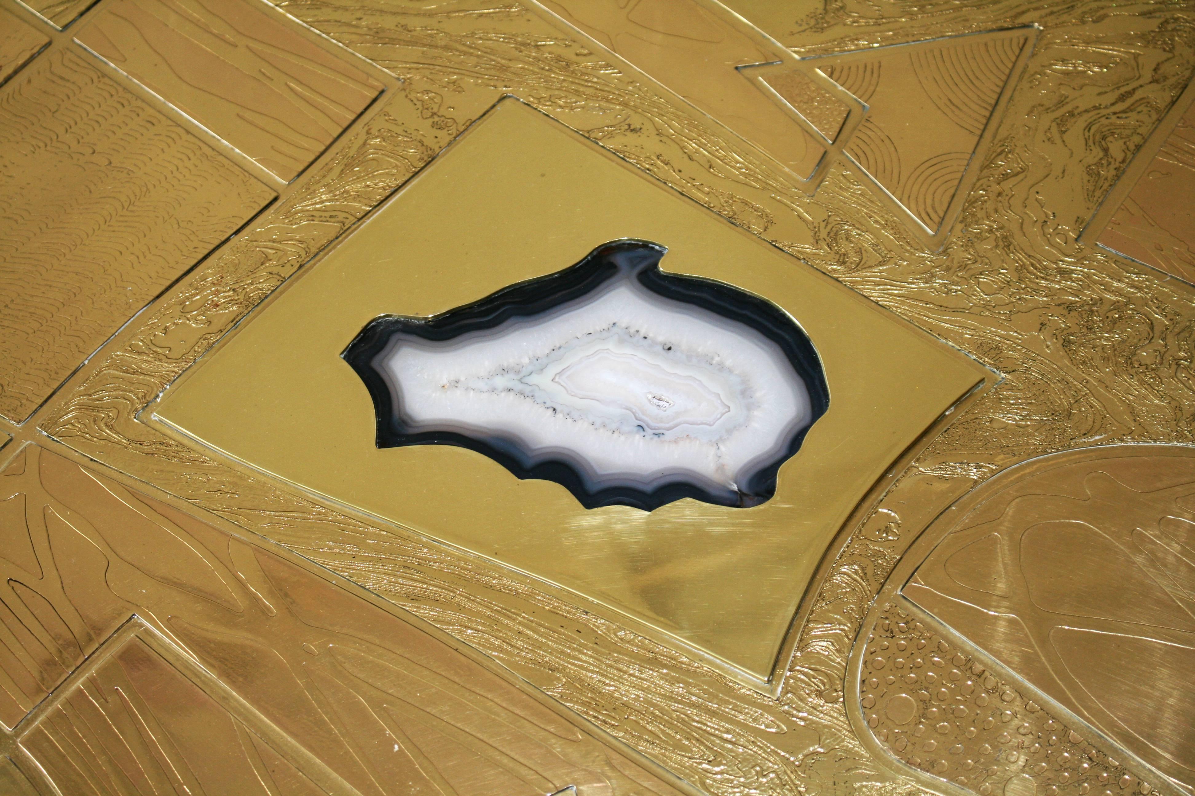 Belgali Round Coffee Table, Patinated Acid Etched Brass and High End Agate Slice In Excellent Condition In Ostend, BE