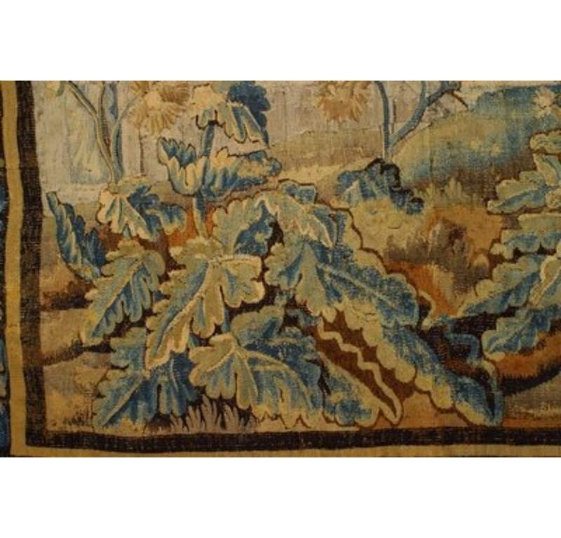 Biedermeier Tapisserie belge d'Aubusson du 17ème siècle représentant une scène forestière en vente