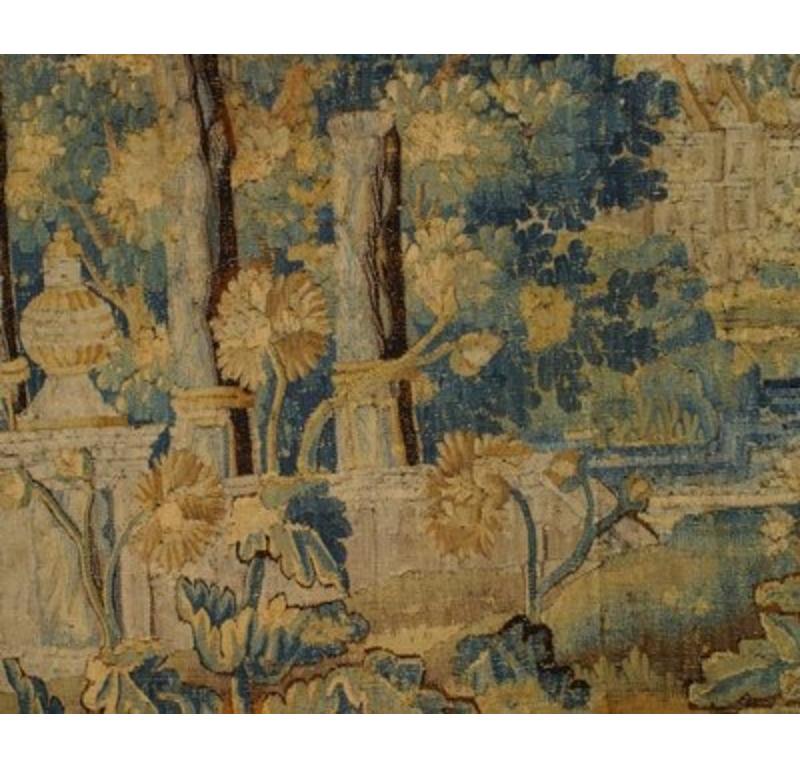 Inconnu Tapisserie belge d'Aubusson du 17ème siècle représentant une scène forestière en vente