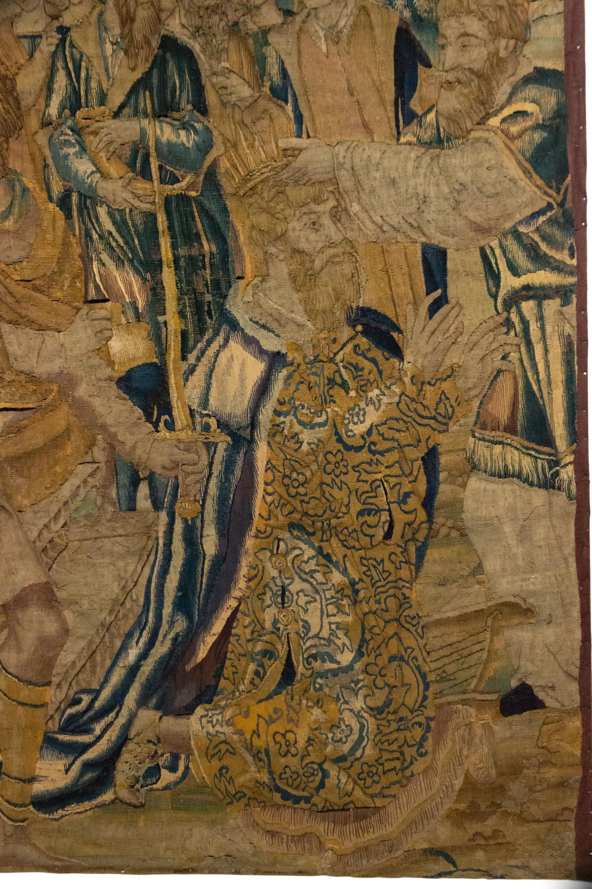Belgian 17th Century Woven Tapestry of Kneeling King For Sale 1