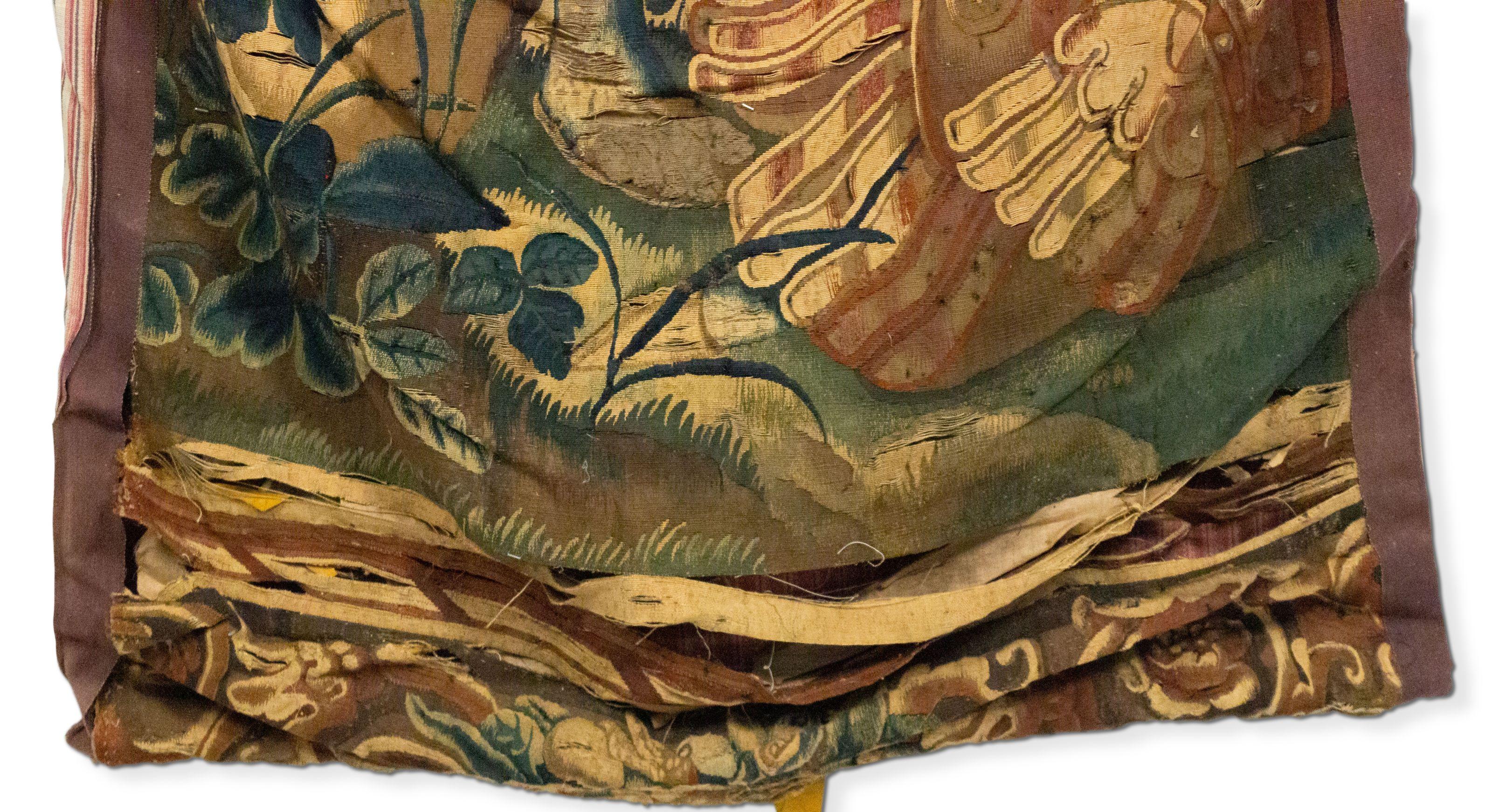 Belgischer gewebter Wandteppich mit Soldatenmotiv aus dem 17. Jahrhundert im Angebot 7
