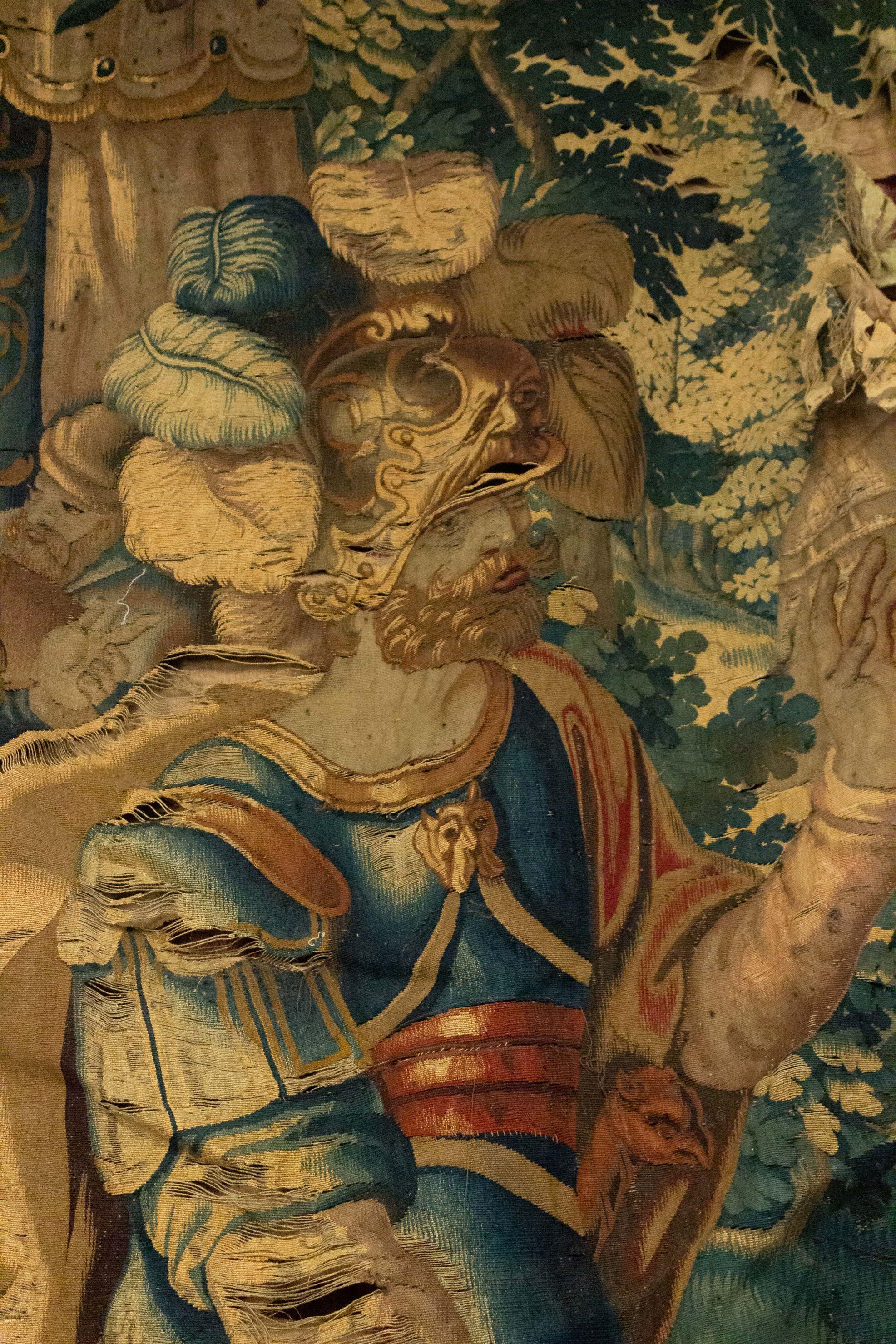 Belgischer gewebter Wandteppich mit Soldatenmotiv aus dem 17. Jahrhundert (Gewebt) im Angebot