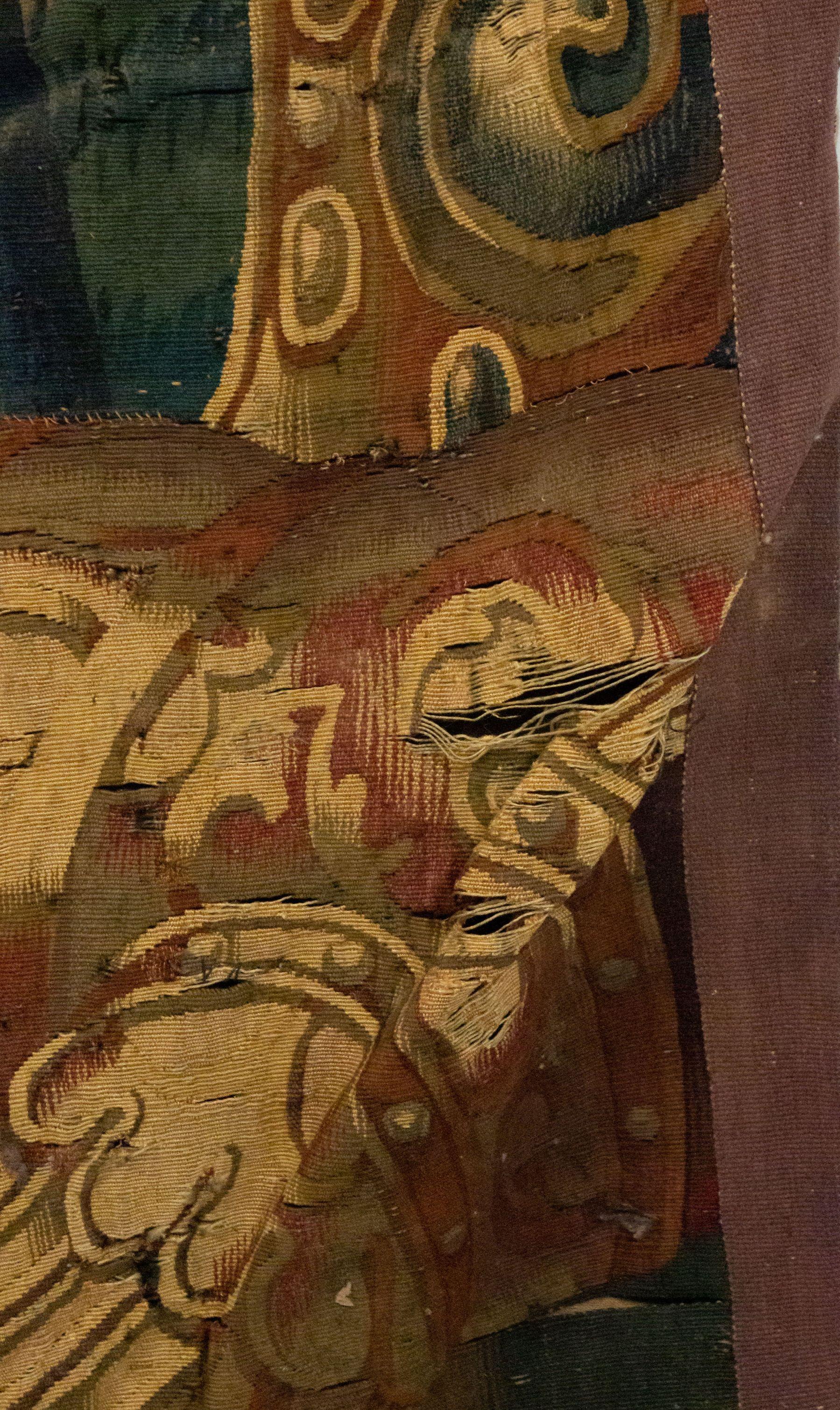 Belgischer gewebter Wandteppich mit Soldatenmotiv aus dem 17. Jahrhundert im Zustand „Gut“ im Angebot in New York, NY