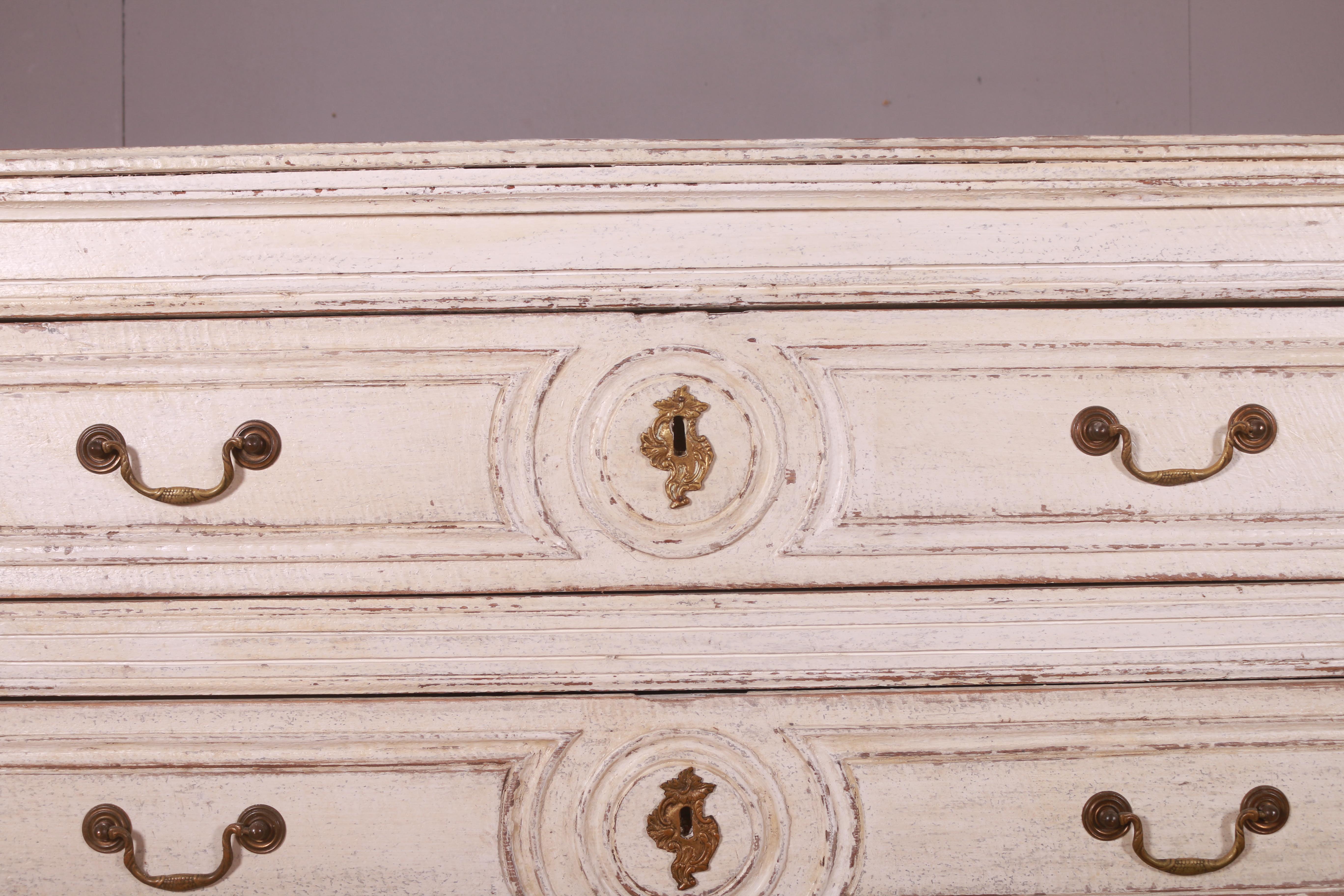 Belgian 1820s Cream Off white Painted Oak Commode with Three Drawers In Good Condition For Sale In Atlanta, GA