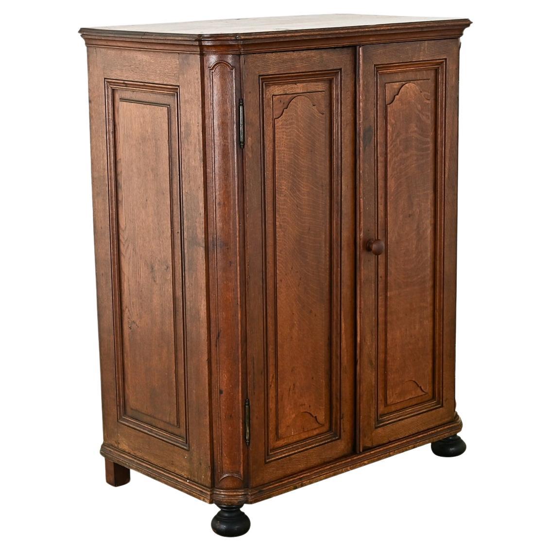 Armadio belga del XVIII secolo in legno massiccio di Oak