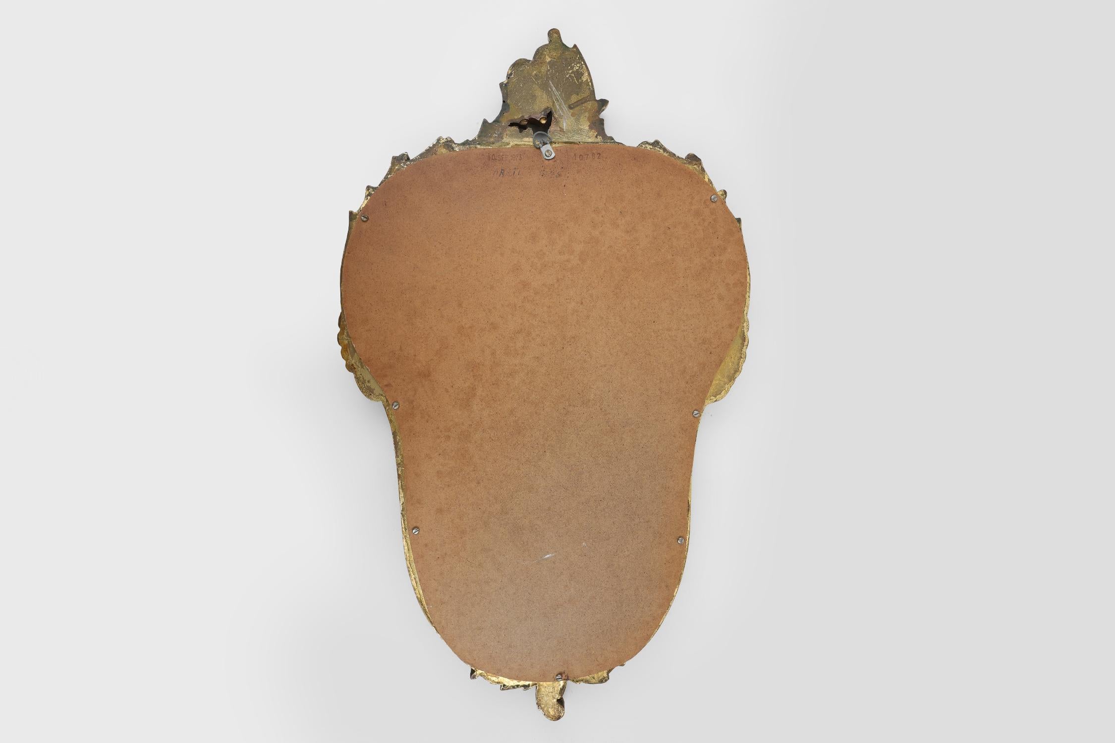 Miroir ovale belge du 20ème siècle avec cadre doré de style Louis XV en vente 2