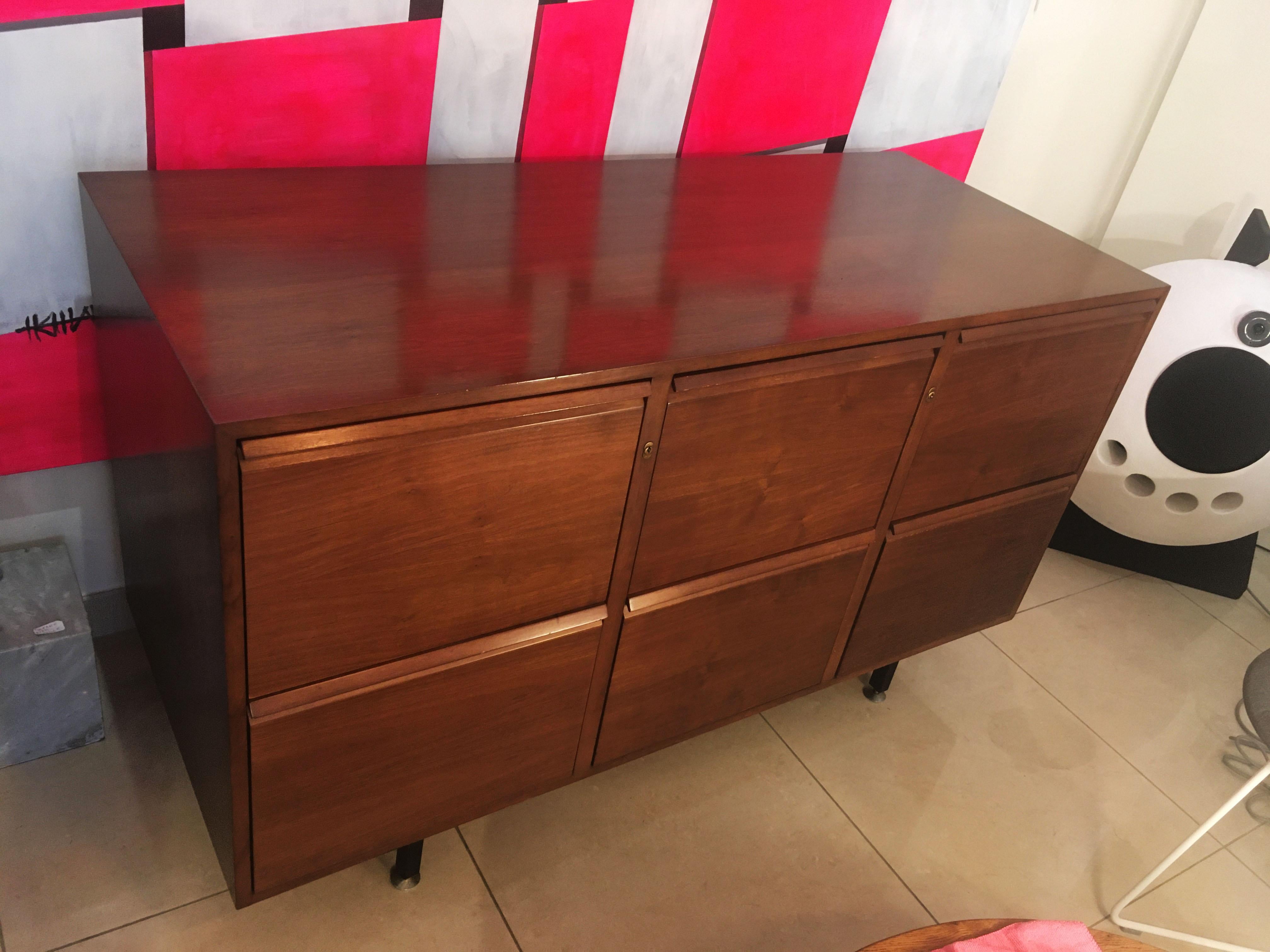 Belgian 6 drawer 2-row chest of drawers,
1960
Measures: L 145 x W 62 x H 86
Teak, 1600.