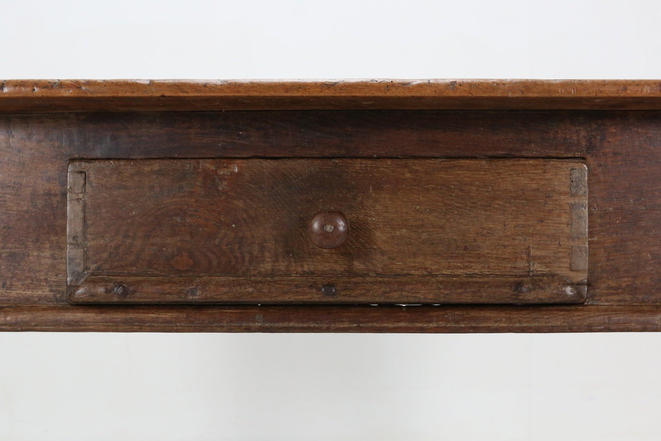 Belgischer antiker Konsolentisch aus Eiche mit Schublade, ca. 1740 im Angebot 6