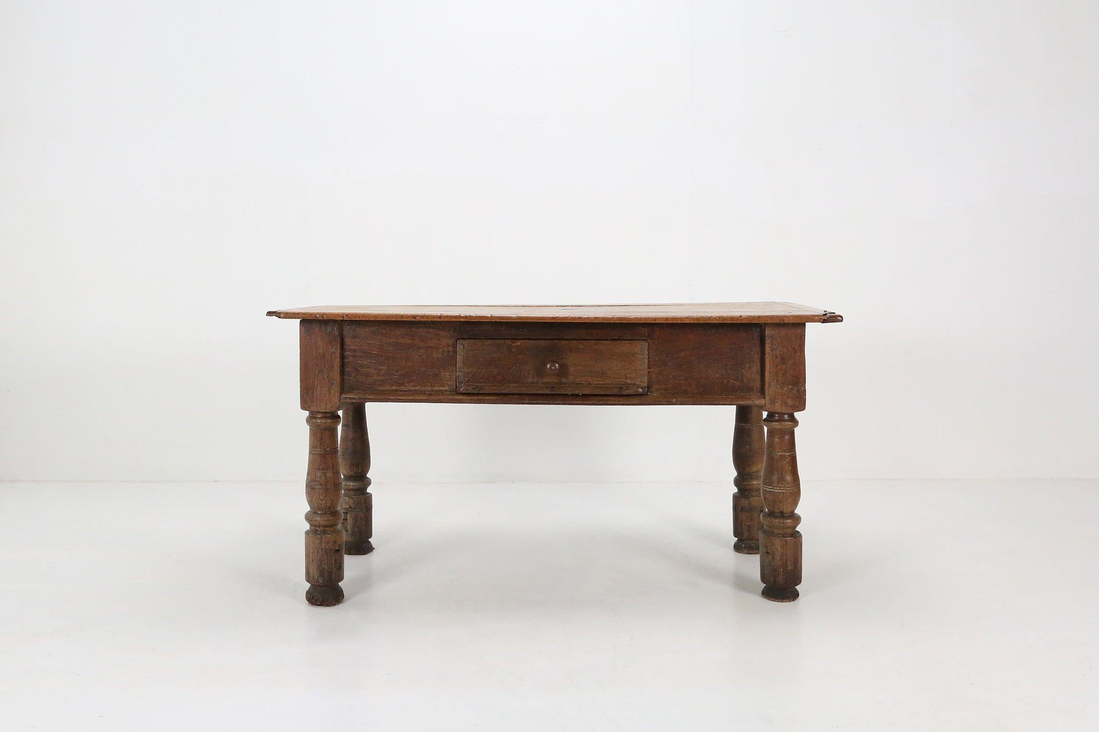 Belgischer antiker Konsolentisch aus Eiche mit Schublade, ca. 1740 (Eichenholz) im Angebot
