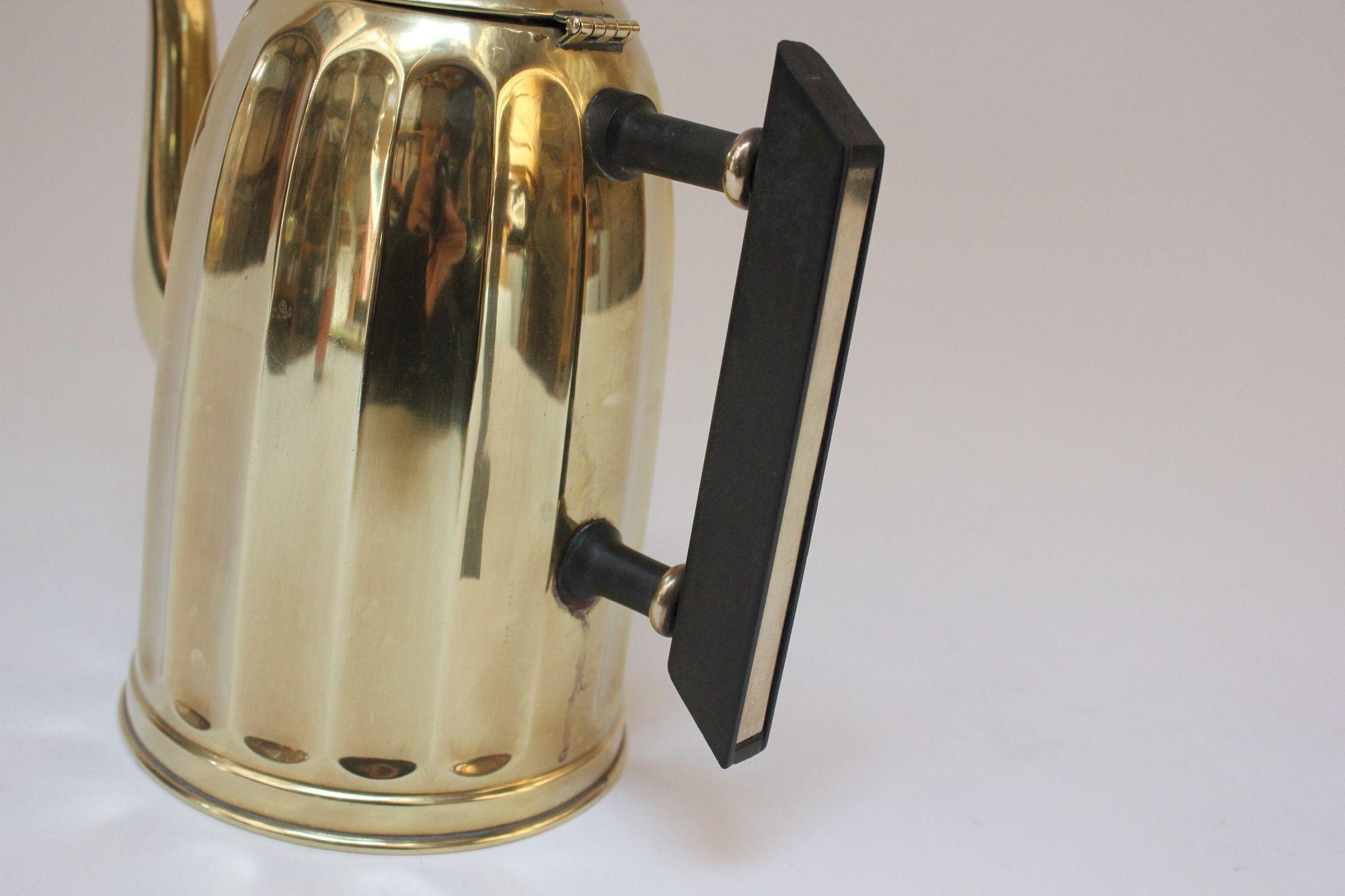 Belgian Art Deco Brass and Bakelite Fluted Teapot / Coffee Pot by Demeyere For Sale 5