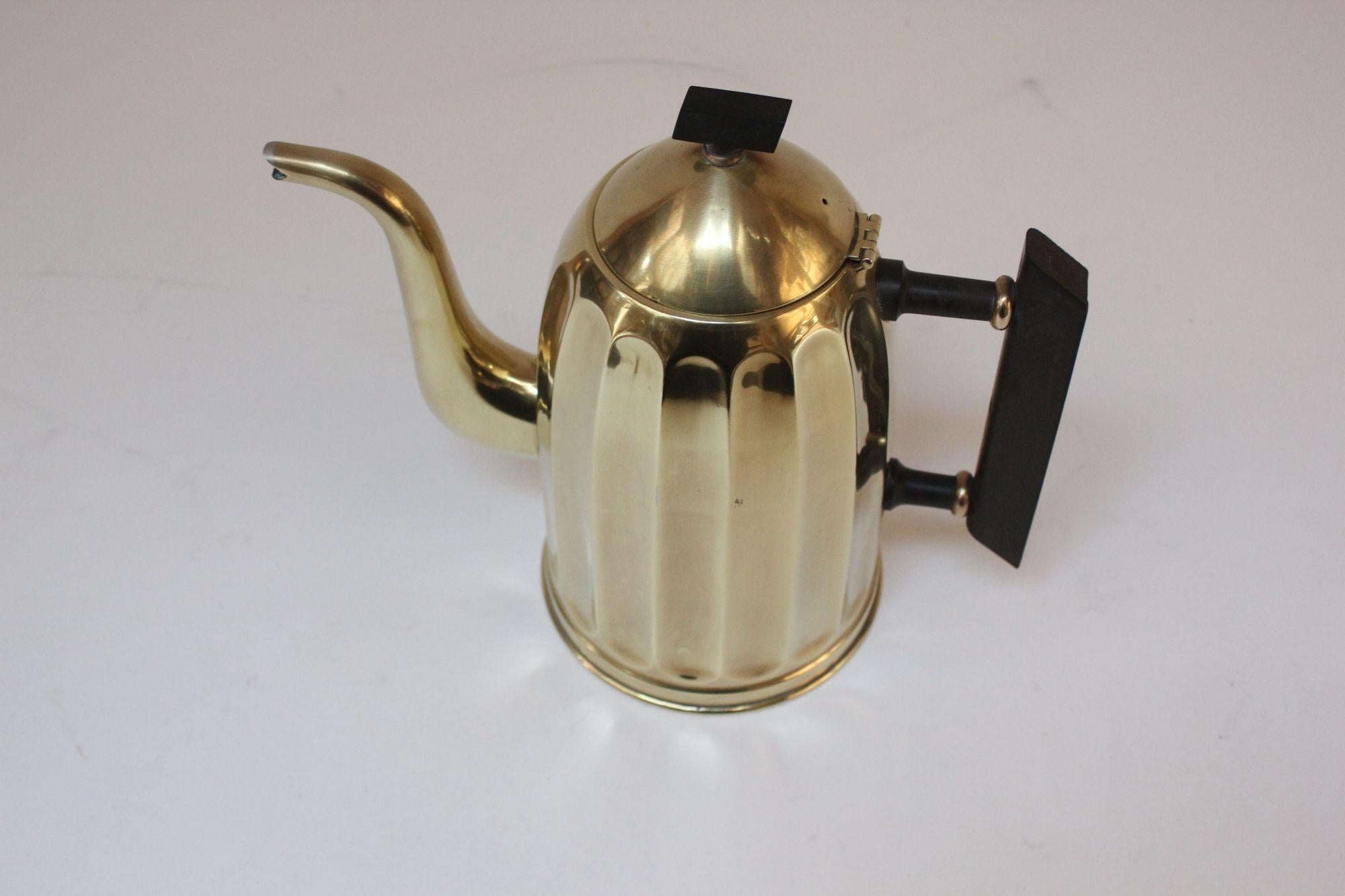 Belgian Art Deco Brass and Bakelite Fluted Teapot / Coffee Pot by Demeyere For Sale 1