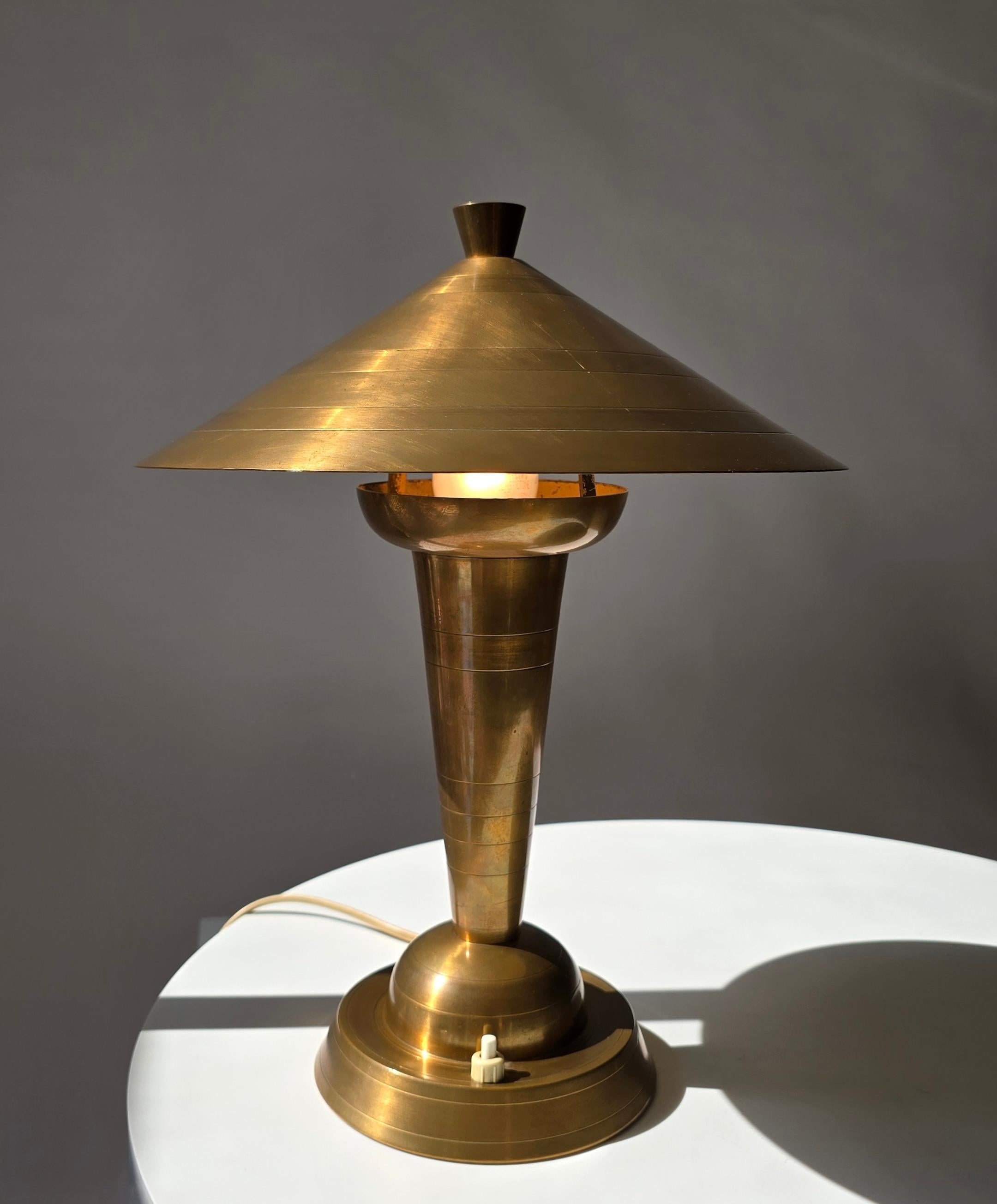 Belgische Art Deco Tischlampe aus Messing von Gersyl, 1930er Jahre (Art déco) im Angebot