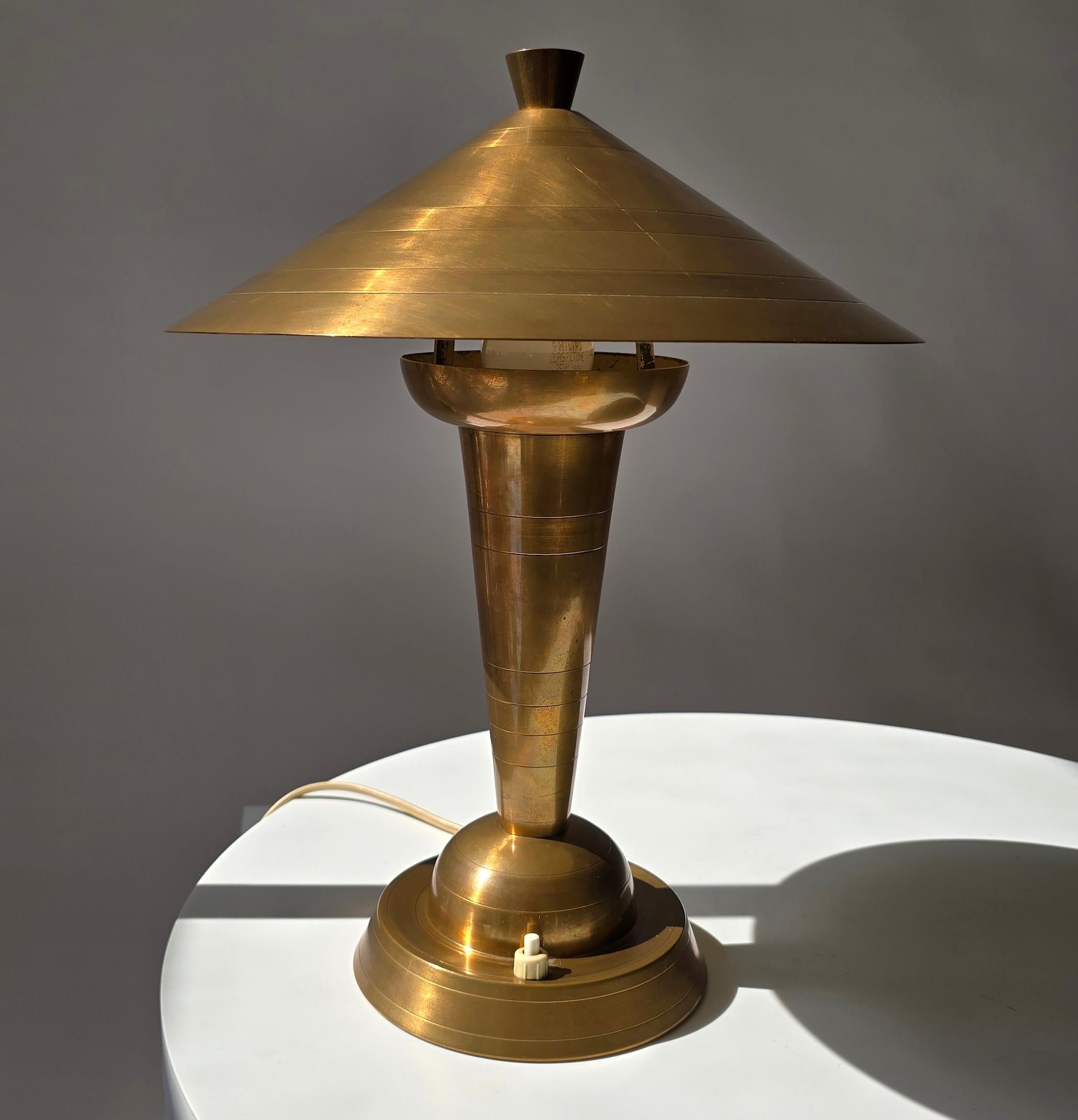 Belgische Art Deco Tischlampe aus Messing von Gersyl, 1930er Jahre im Zustand „Gut“ im Angebot in Antwerp, BE