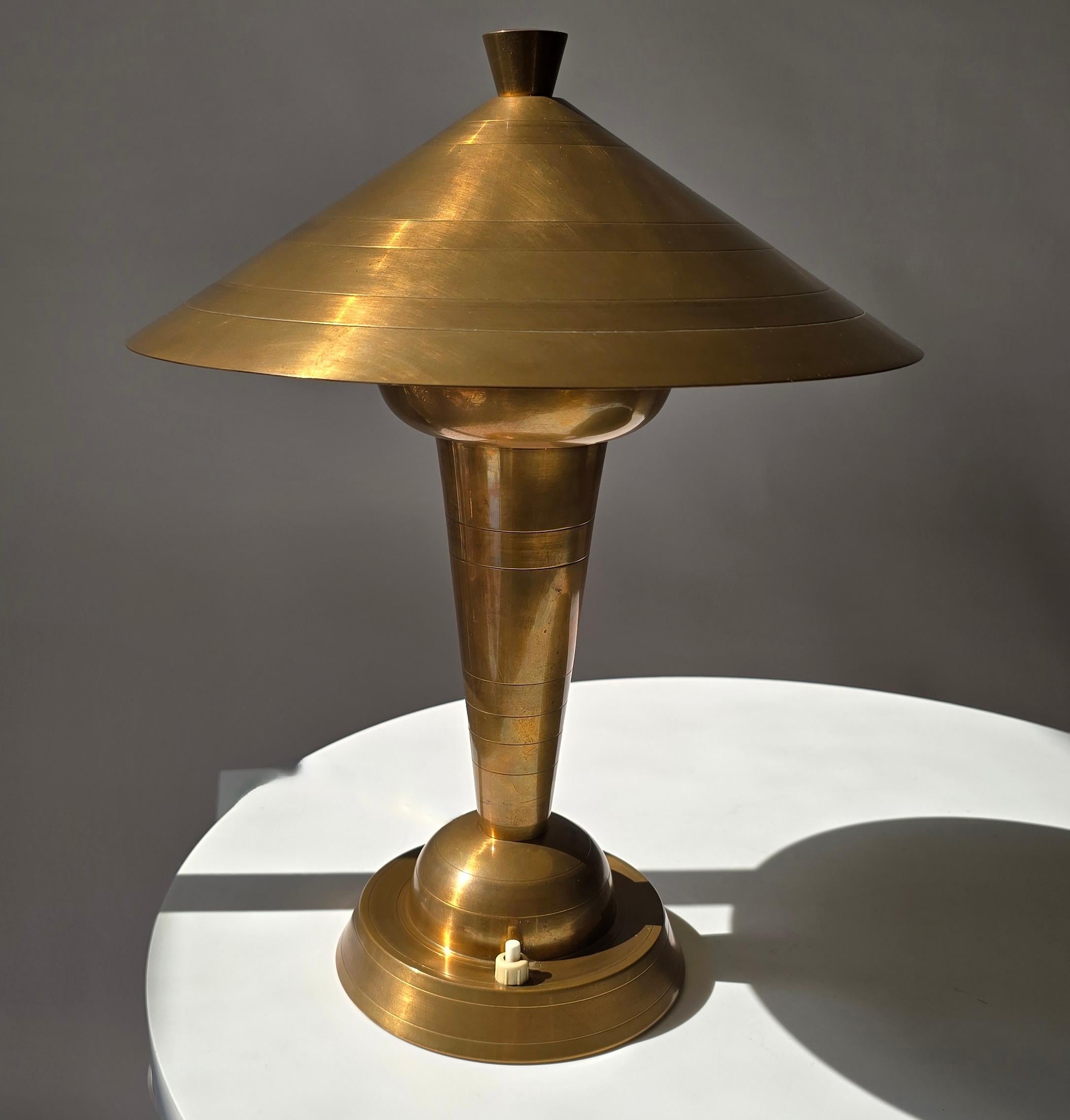 Belgische Art Deco Tischlampe aus Messing von Gersyl, 1930er Jahre (20. Jahrhundert) im Angebot