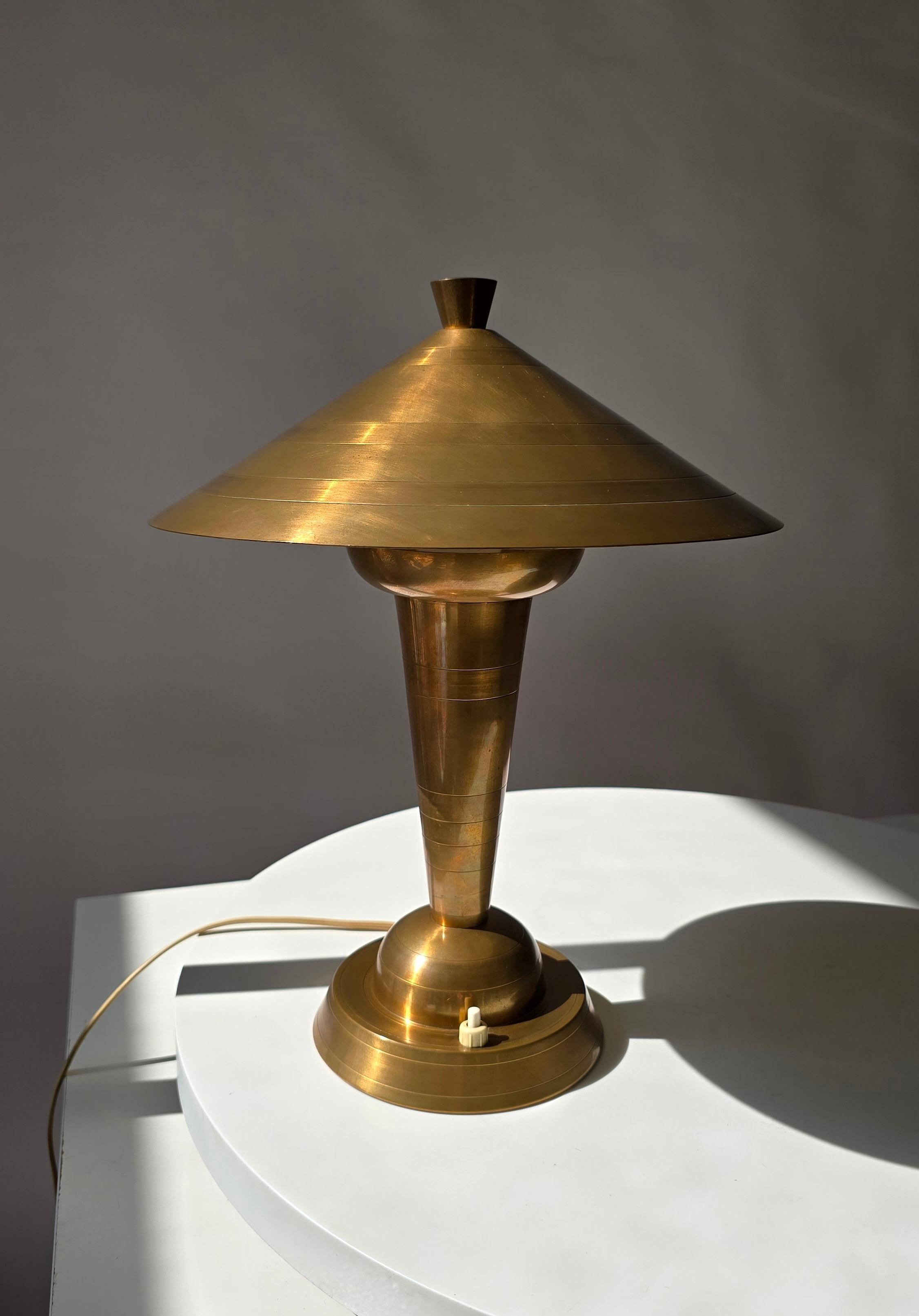 Belgische Art Deco Tischlampe aus Messing von Gersyl, 1930er Jahre im Angebot 1