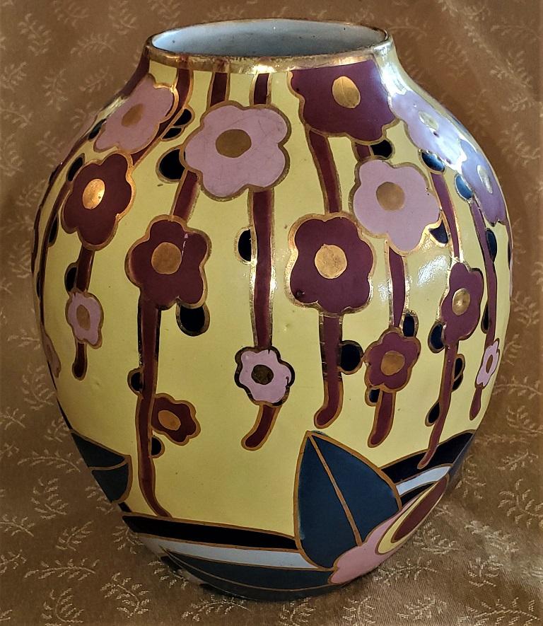 Presenting a gorgeous Belgian Art Deco ceramic vase by Cerabelga.

Very rare Art Deco piece by a very sought after maker from this Era or Period.

This is a medium sized ceramic vase with beautiful hand decorated/painted flowers of maroon and