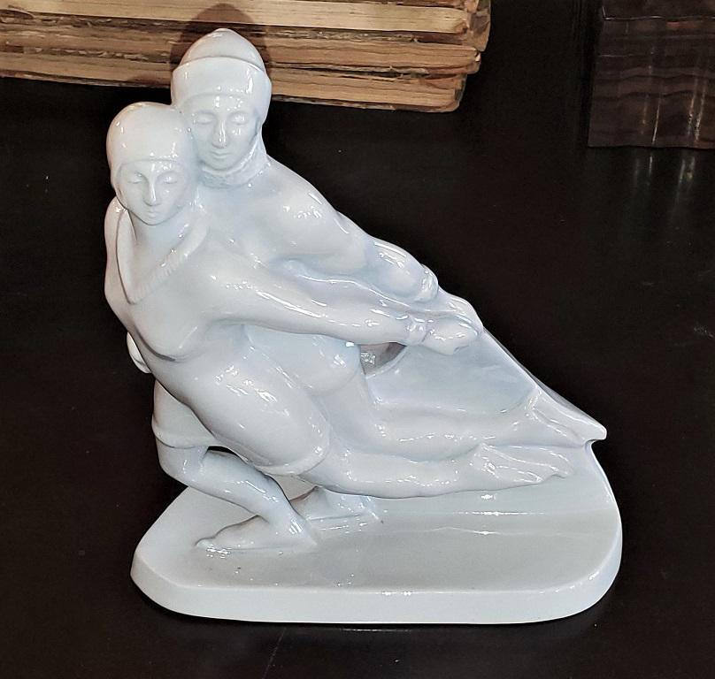 Porcelaine Sculpture de patineur de glace Art Déco belge Charles Catteau BFK en vente