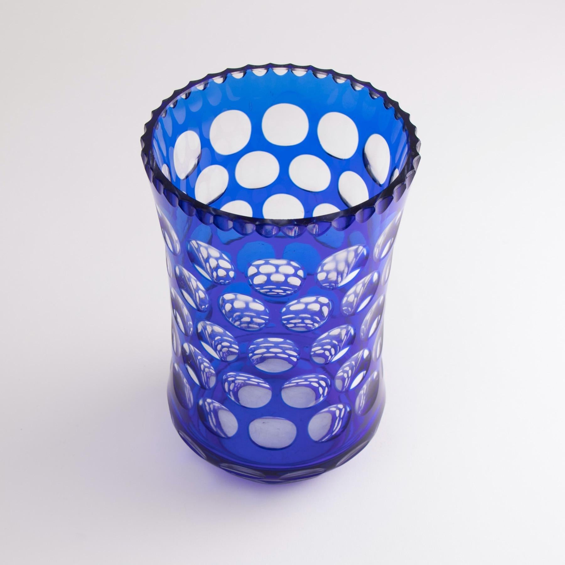 Art Deco Val St Lambert crystal vase. Blue over clear glass.
Stunning cut crystal vase, deep blue over layer cut through to clear creating an amazing affect
Stunning heavy cut crystal vase.
Measures: H 21.5cm, W 13.5cm, D 13.5cm
Belgium, circa