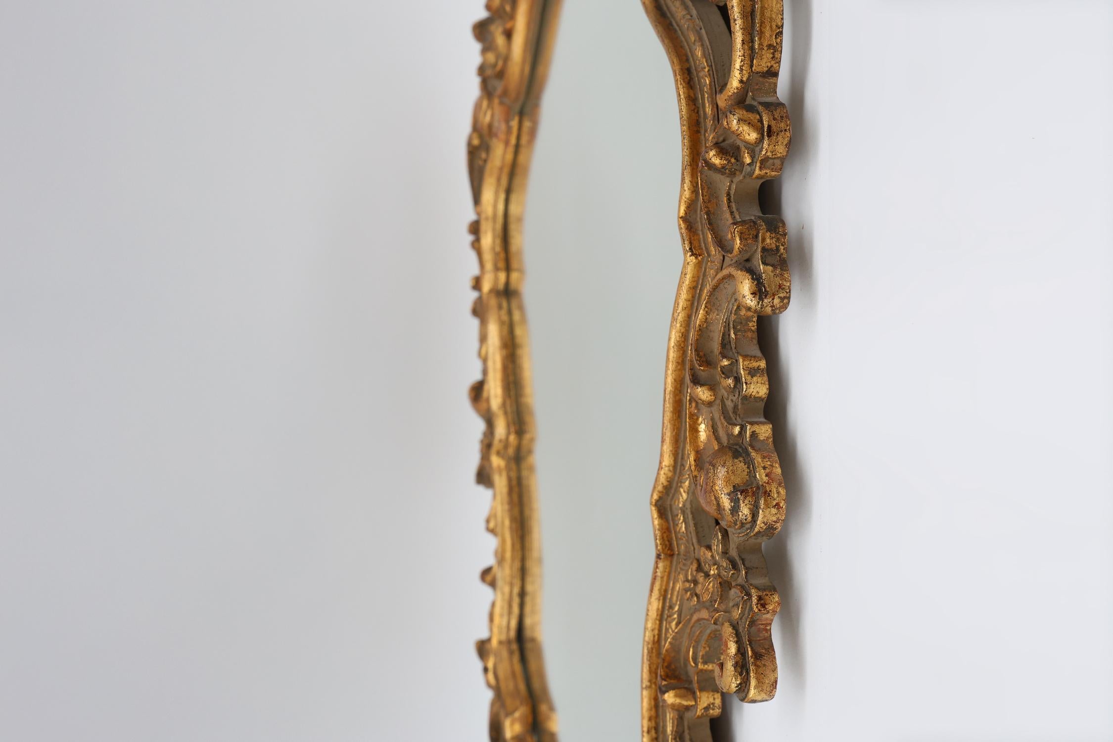 Belgian Baroque Gold Framed Oval Mirror, 1950s For Sale 1