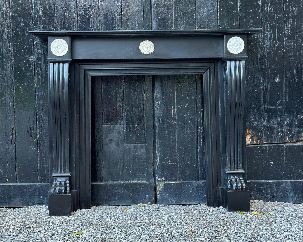 Belgian Black Marble Fireplace And Statuary White Mascarons, 19th Century In Excellent Condition For Sale In Honnelles, WHT