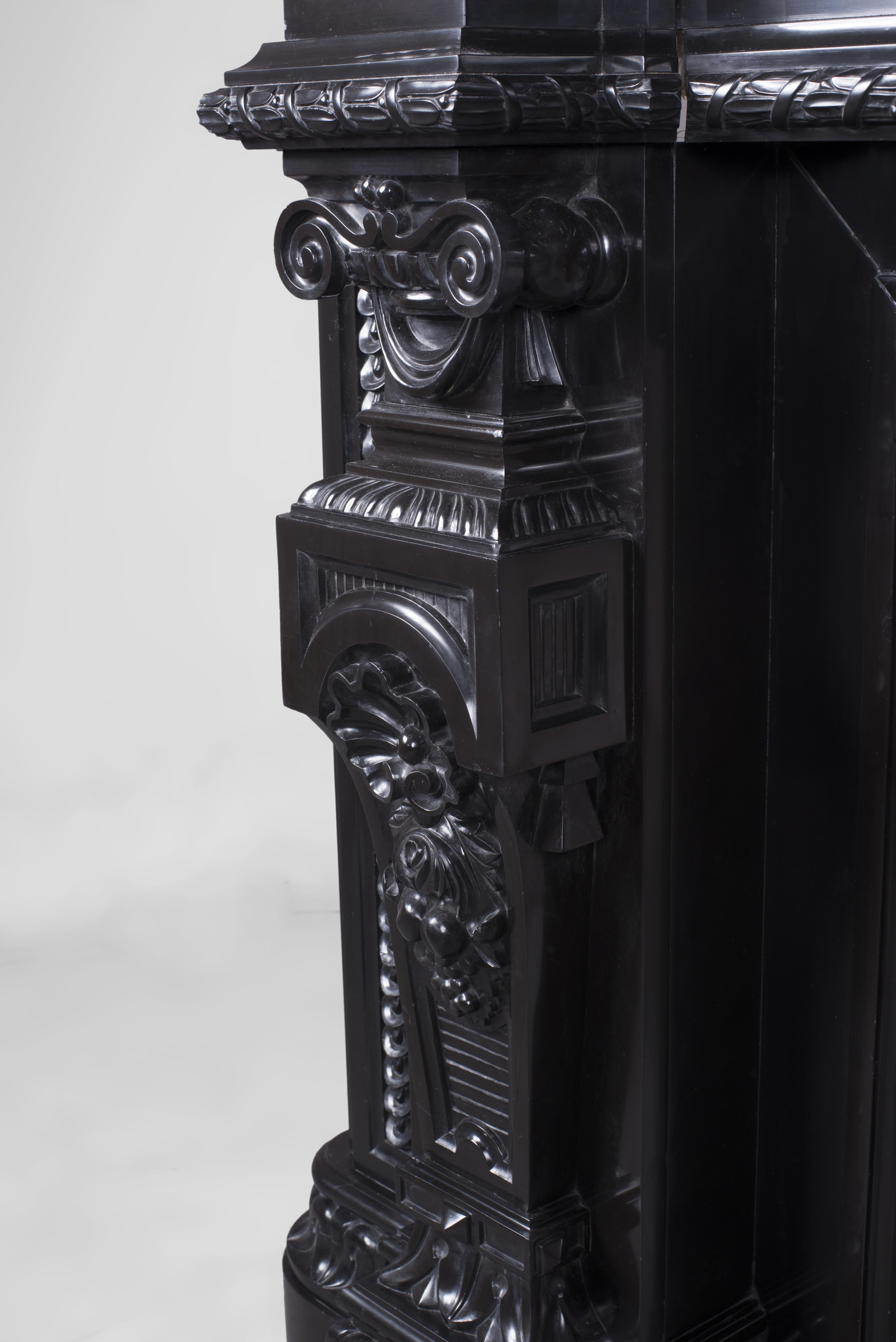 Belgian Black Marble Mantel, 19th Century In Good Condition For Sale In SAINT-OUEN-SUR-SEINE, FR