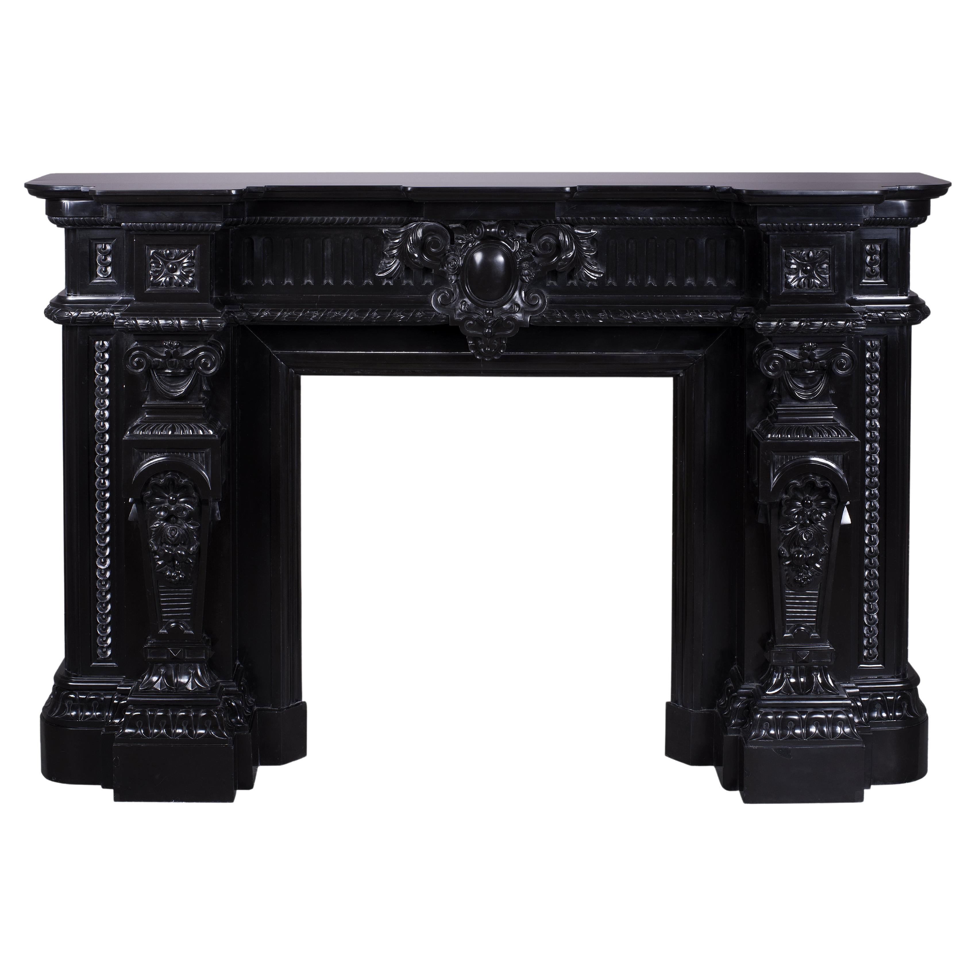 Cheminée en marbre noir belge, 19e siècle