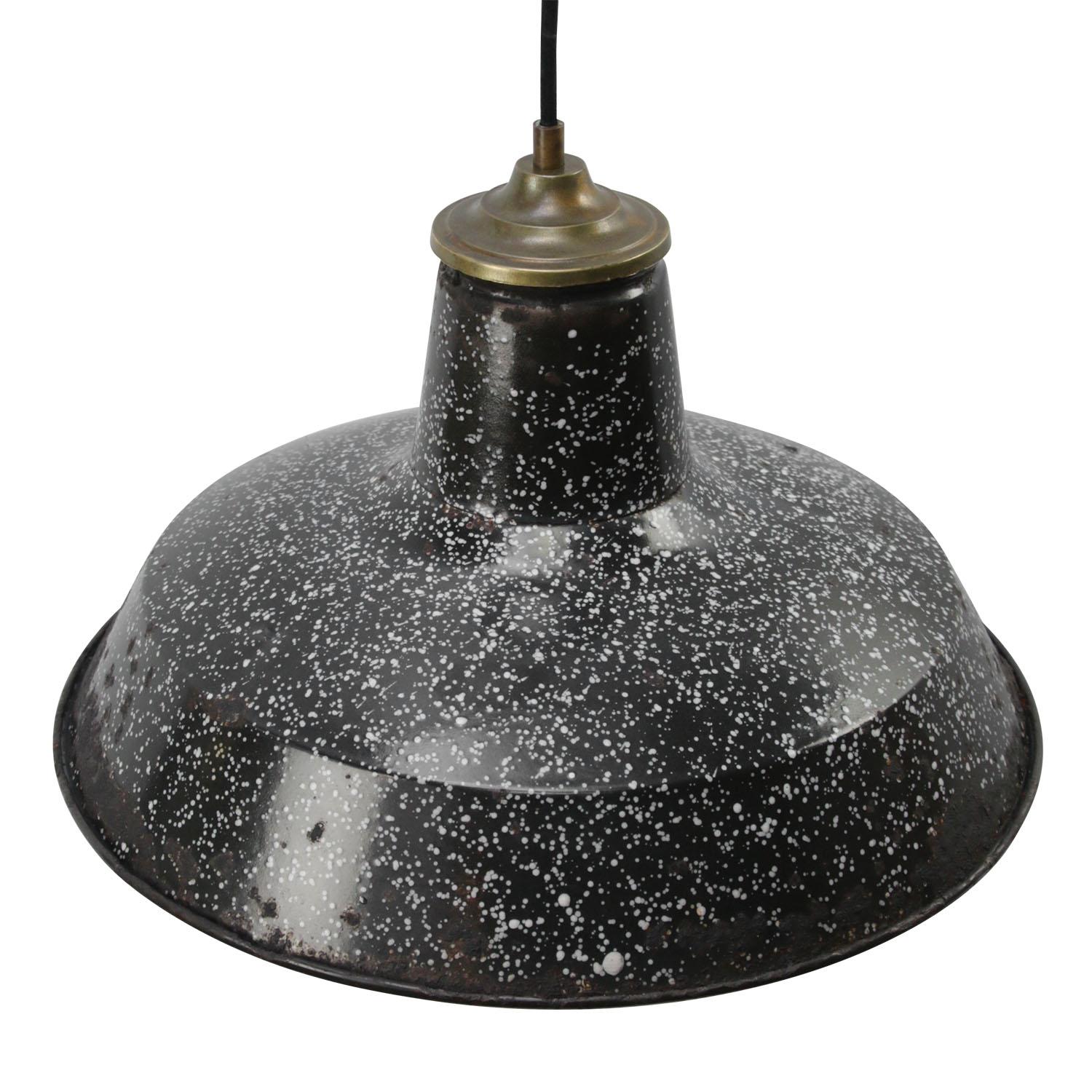 Belgian industrial hanging lamp
black and white speckled enamel white interior
brass top

Weight: 1.90 kg / 4.2 lb

Priced per individual item. All lamps have been made suitable by international standards for incandescent light bulbs,