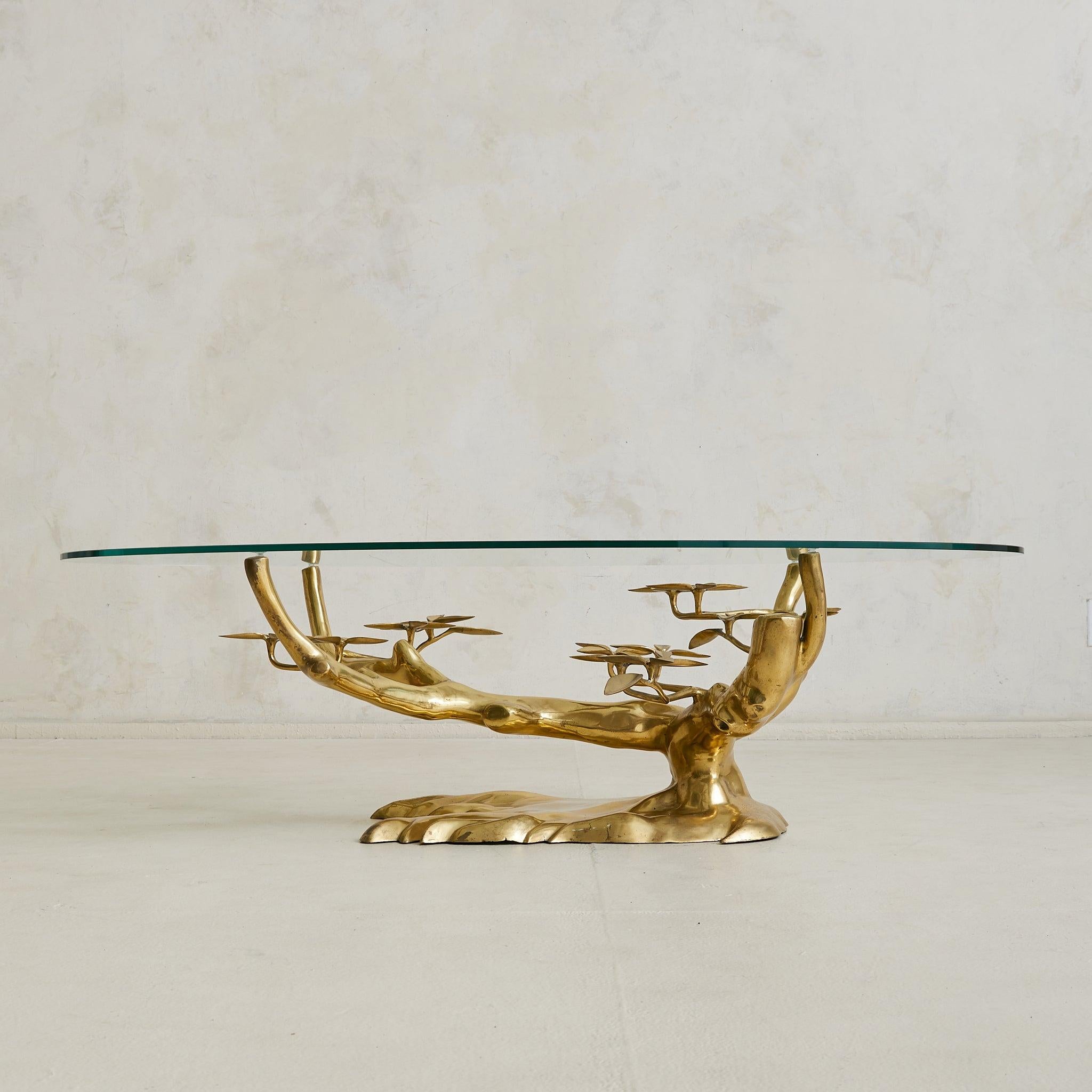 Belgian Brass Bonsai Coffee Table with Oval Glass Top by Willy Daro, 1970s (Ende des 20. Jahrhunderts) im Angebot