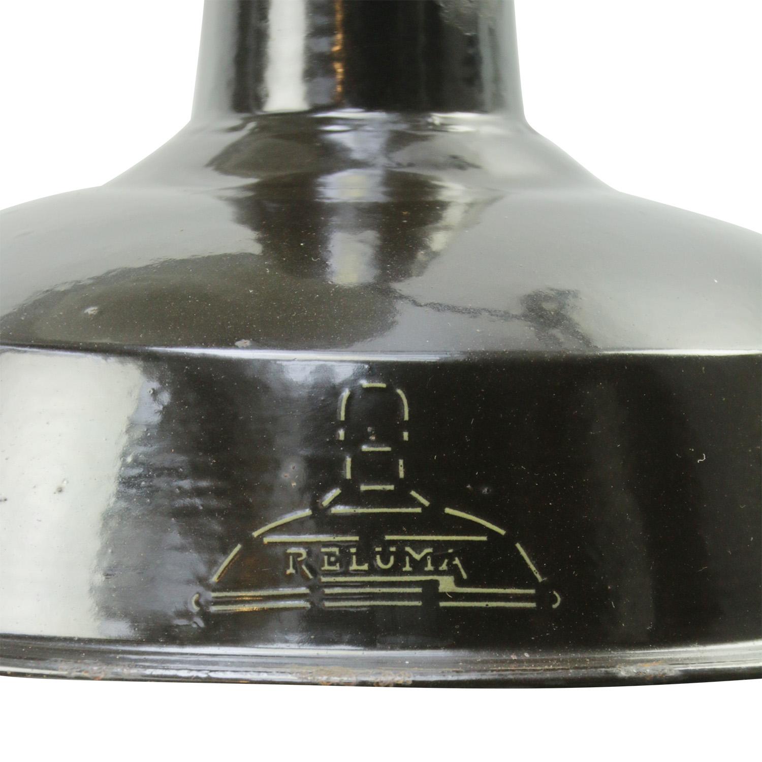 Lampe pendante Factory belge de Reluma
Teinte émail brun.
Blanc à l'intérieur

Poids : 1,10 kg / 2,4 lb

Le prix est fixé par article individuel. Toutes les lampes ont été rendues conformes aux normes internationales pour les ampoules à