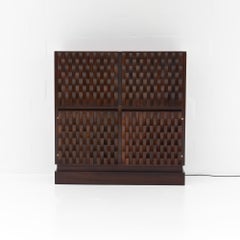 Mobile da bar belga brutalista