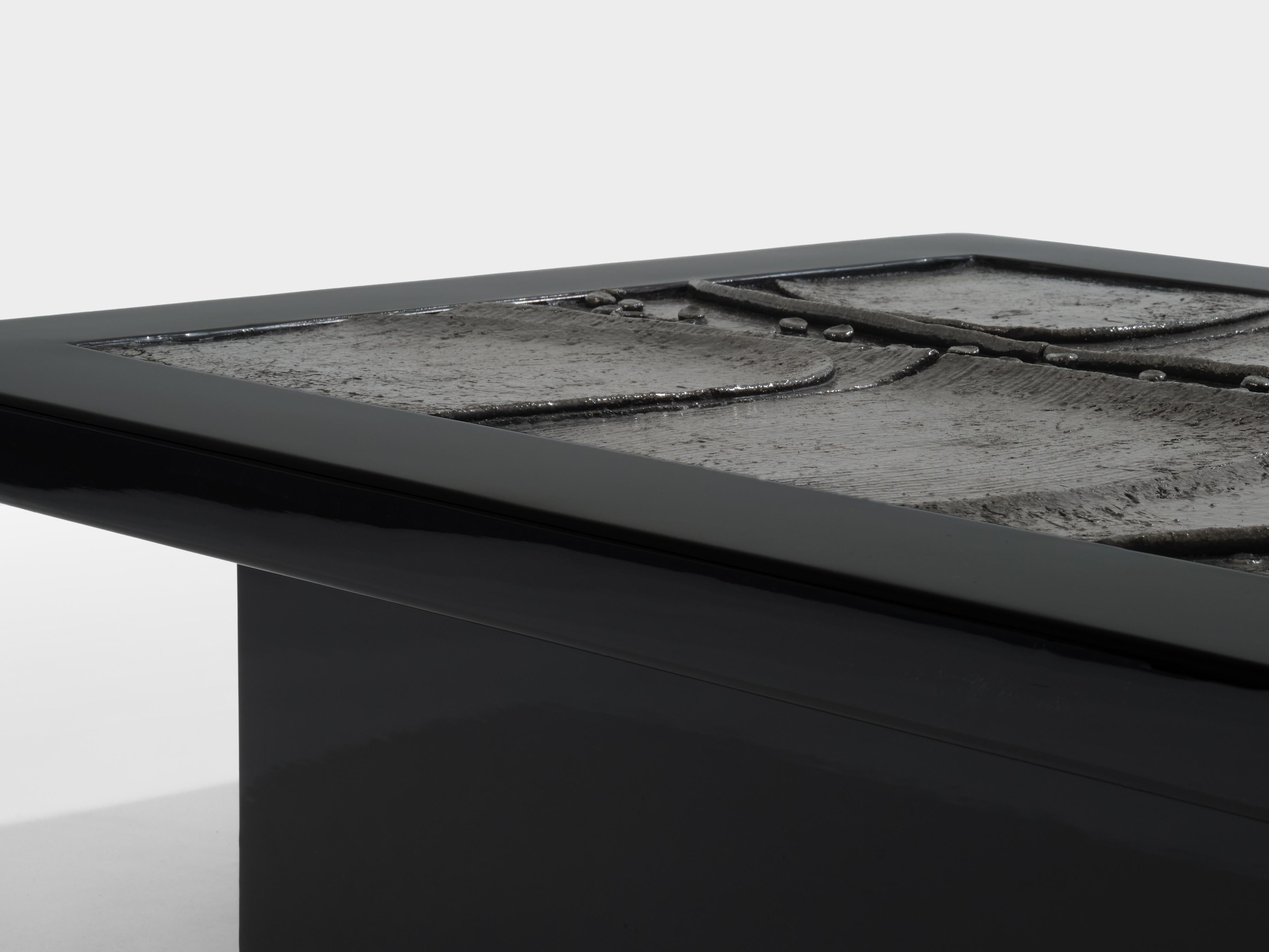 Mesa de centro belga brutalista de cerámica lacada Erik Deforce 1977 finales del siglo XX en venta