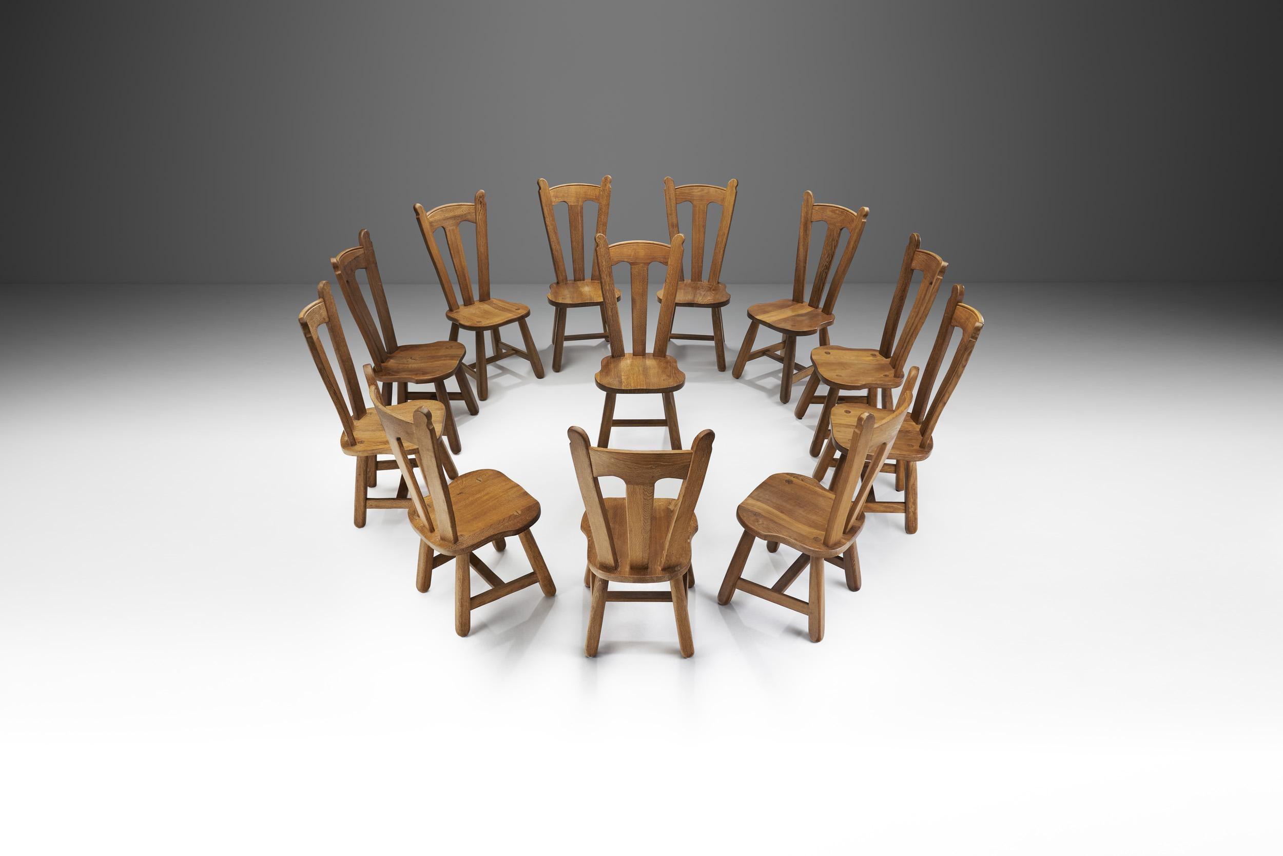 Mid-Century Modern Chaises de salle à manger belges brutalistes en chêne, Belgique, années 1970 en vente