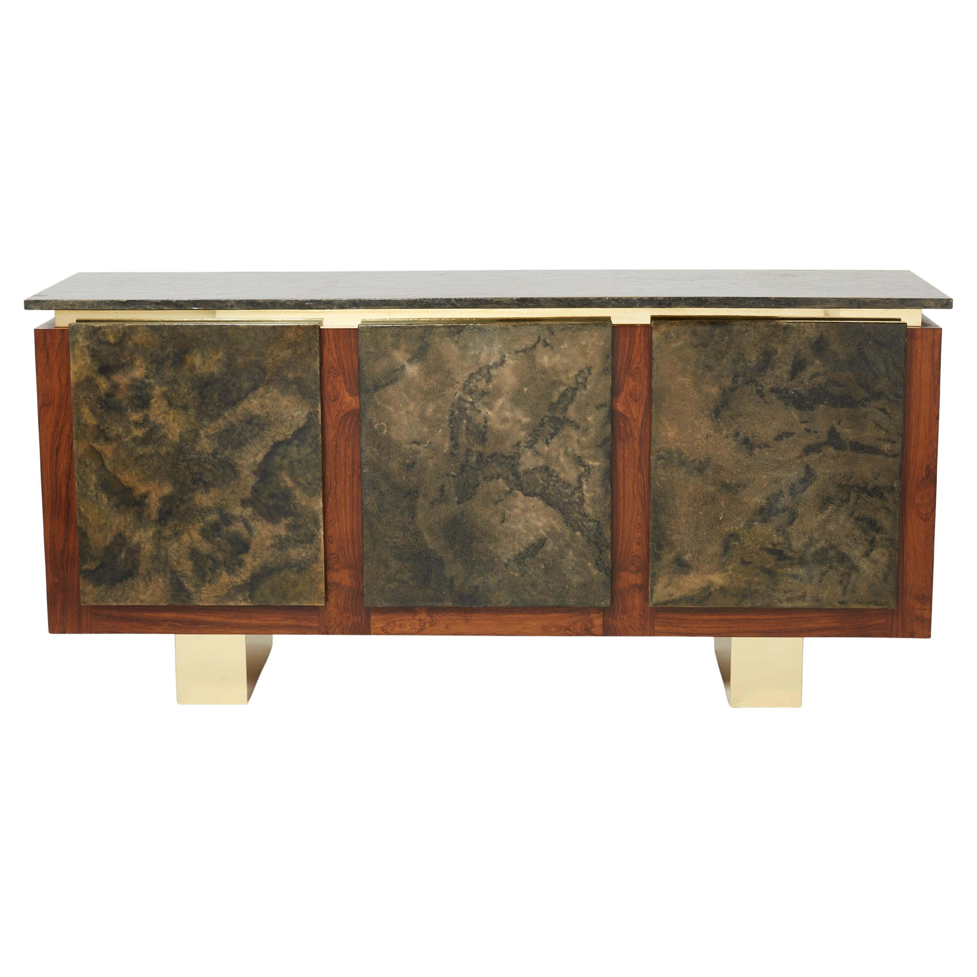 Credenza brutalista belga in resina di palissandro e ottone 1970