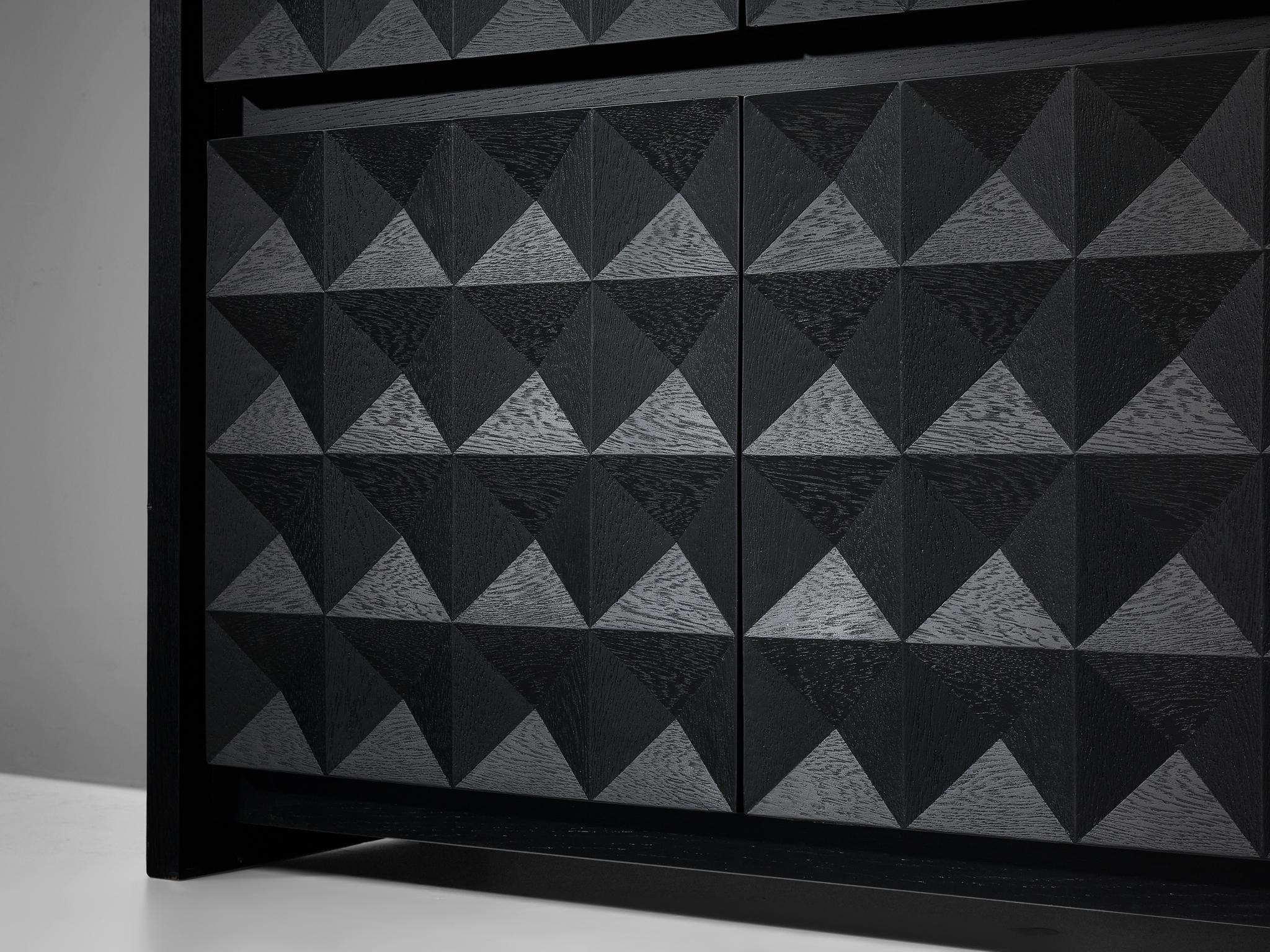Belgisches brutalistisches Sideboard aus schwarz lackierter Eiche mit grafischen Türen  im Angebot 1
