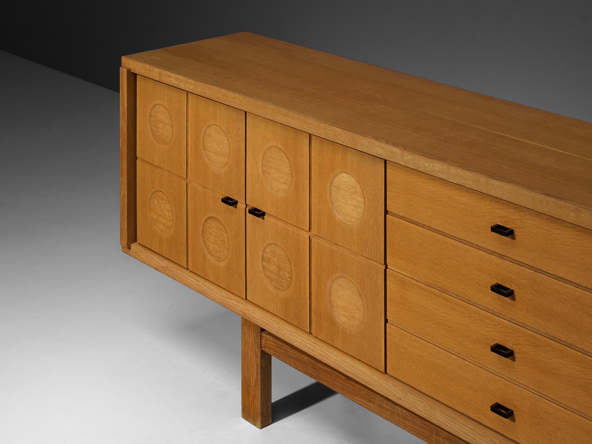 Belgian Brutalist Sideboard in Oak In Good Condition For Sale In Waalwijk, NL